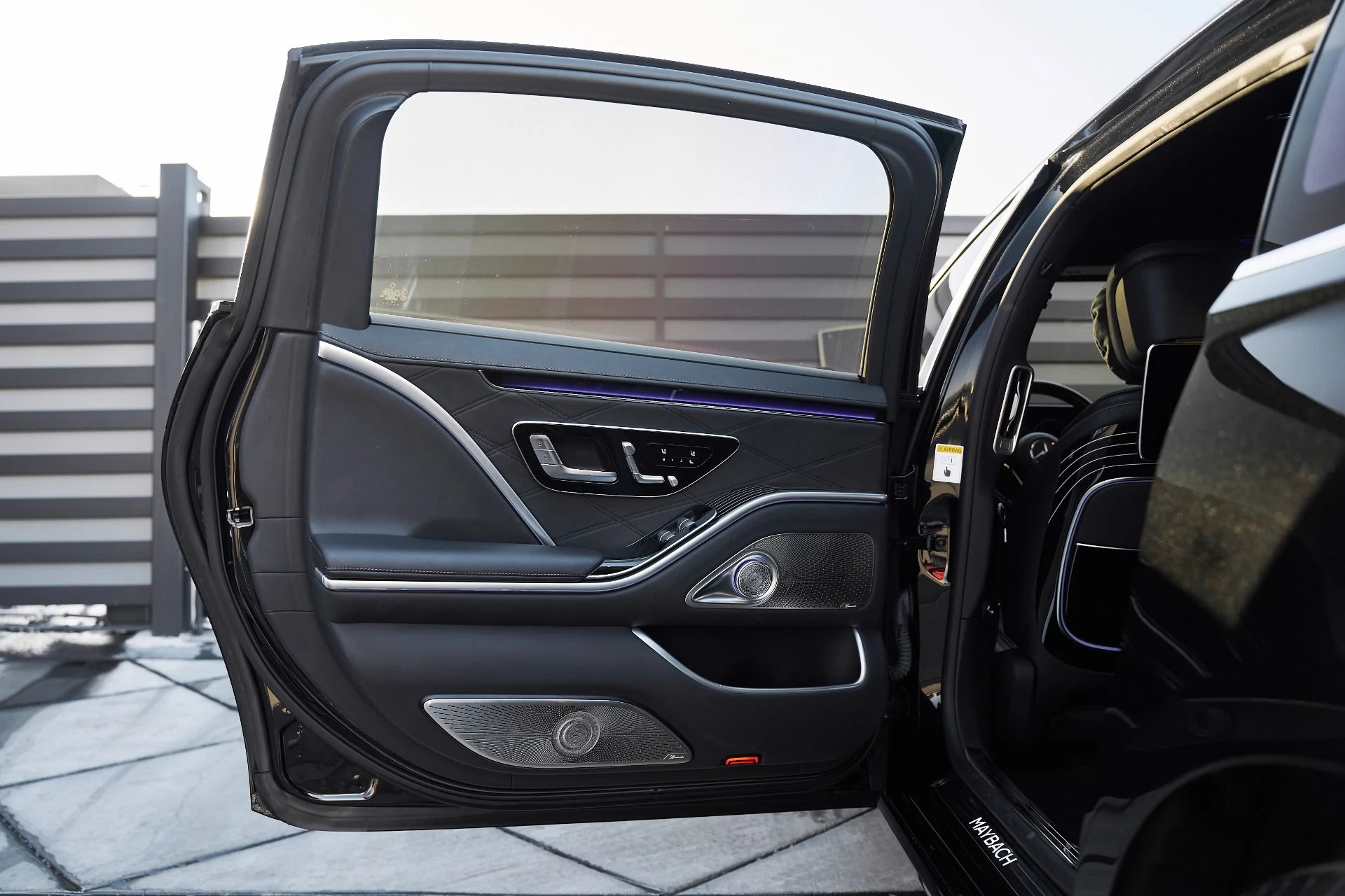 mph020_3976568457_Used_2022_Mercedes_Benz_S_Class_Maybach_S_580_1763082551_e06ca979aa