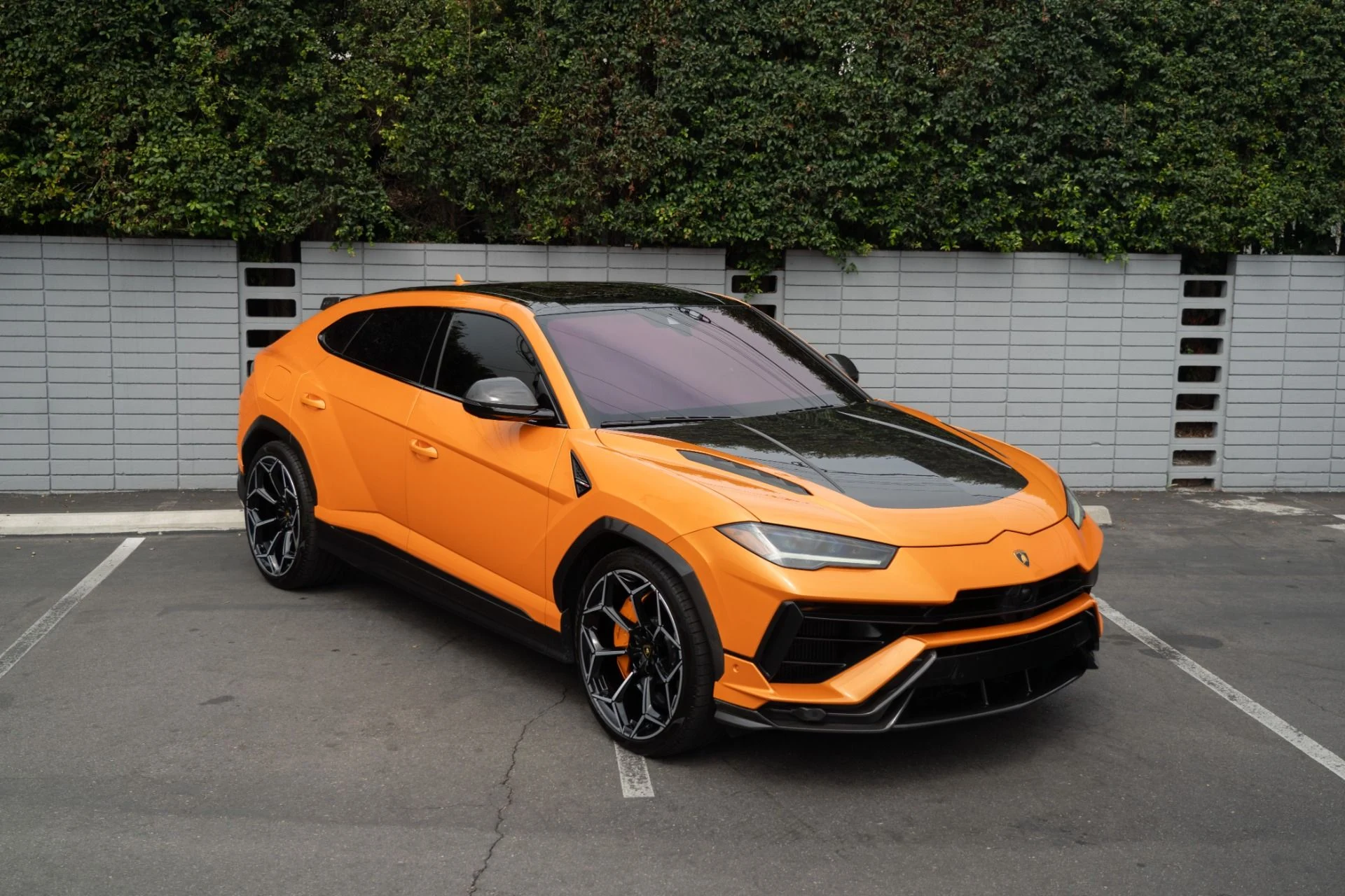 mph020_3976710134_Used_2022_Lamborghini_Urus_1755127635_f0d7c55f6d