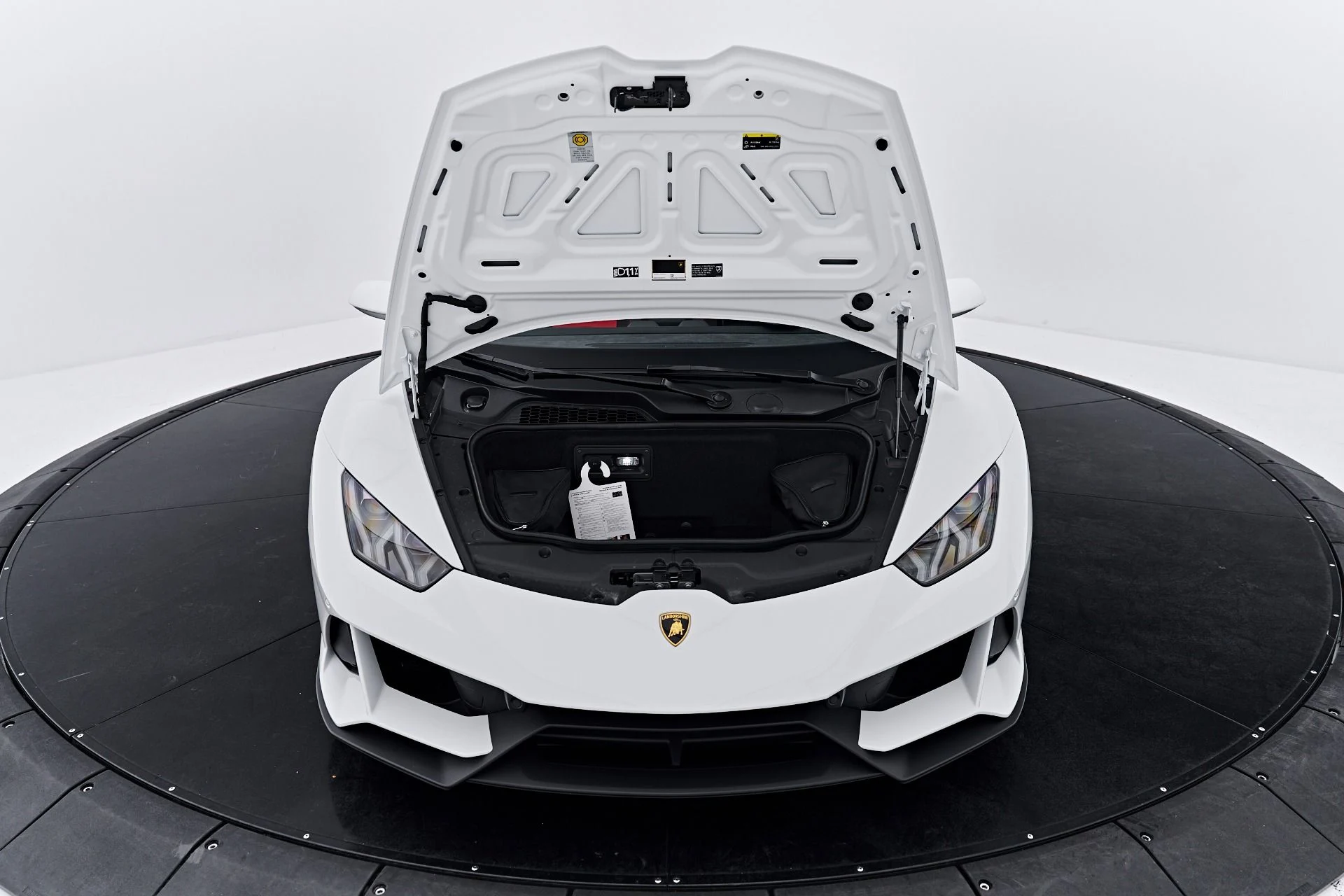 mph020_3991525306_Used_2024_Lamborghini_Huracan_EVO_Base_1791337087_701ea53959