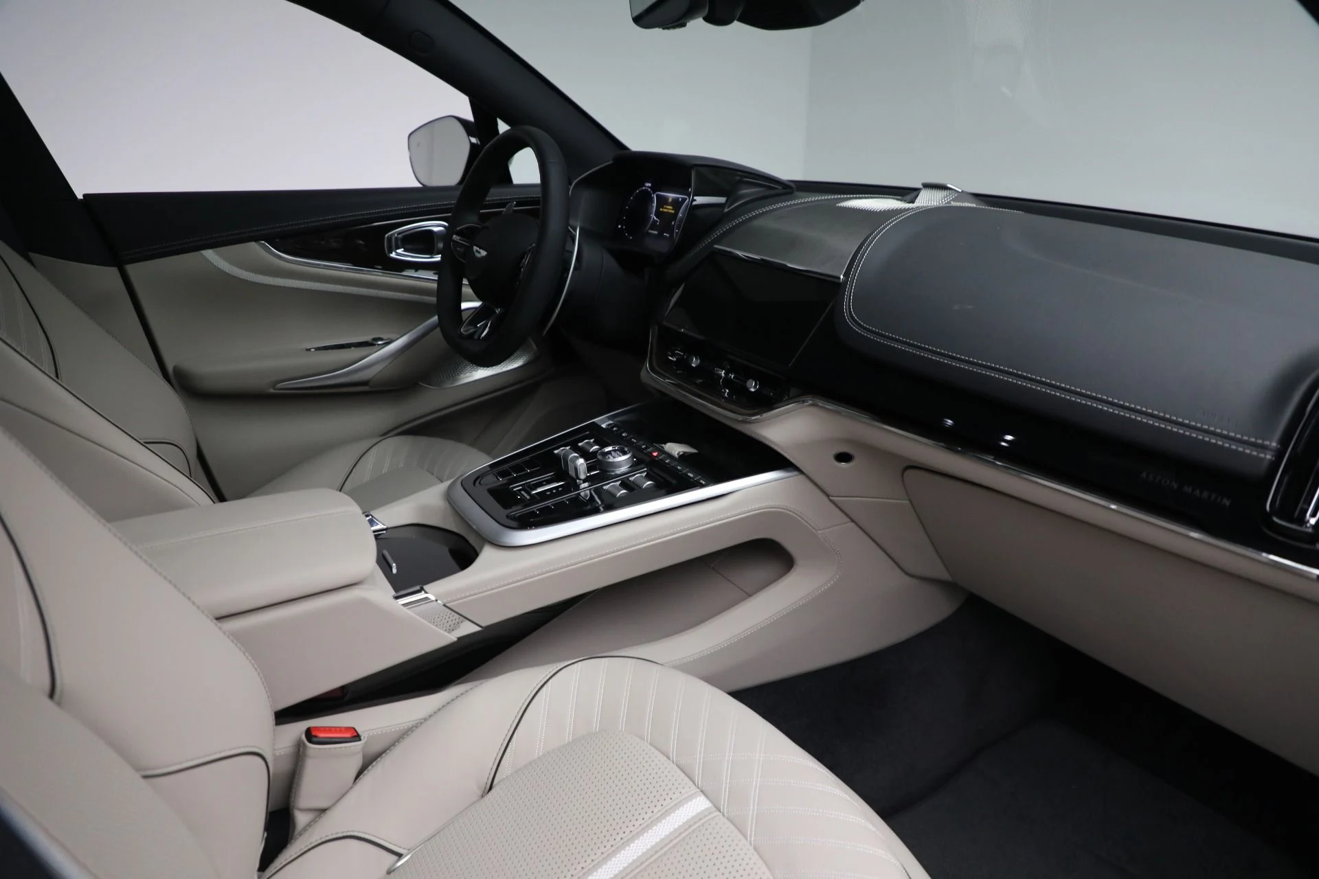 mph020_3997659177_New_2025_Aston_Martin_DBX_707_6bdfeaed51