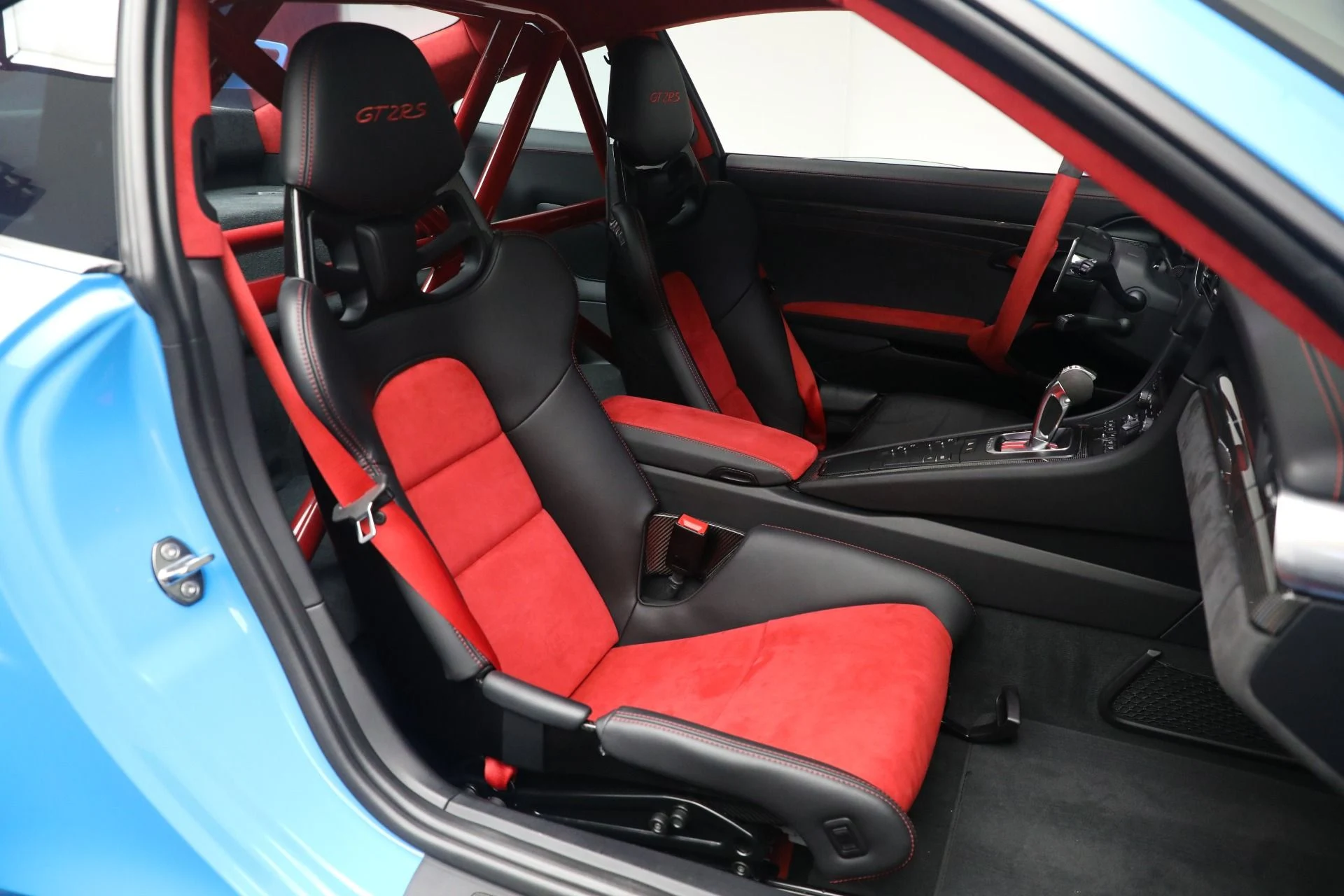 mph020_3998267951_Used_2018_Porsche_911_GT_2_RS_93fdd19302