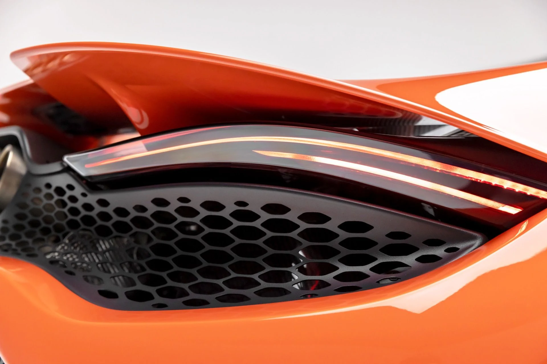 mph020_3999490828_Used_2021_Mc_Laren_765_LT_1760728130_3ad58941f3