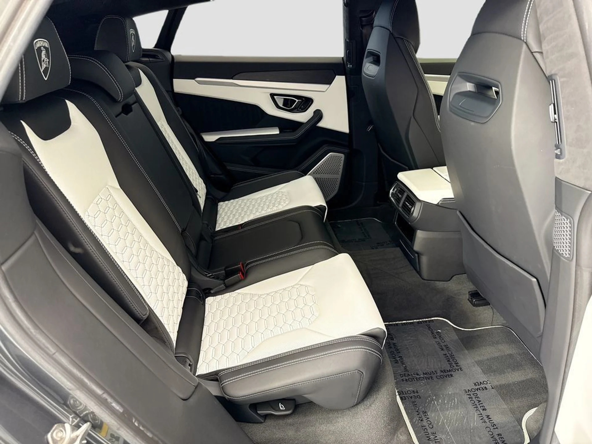 mph020_4007465207_used_2019_lamborghini_urus_awd_8119_23021211_21_1024_a123267164