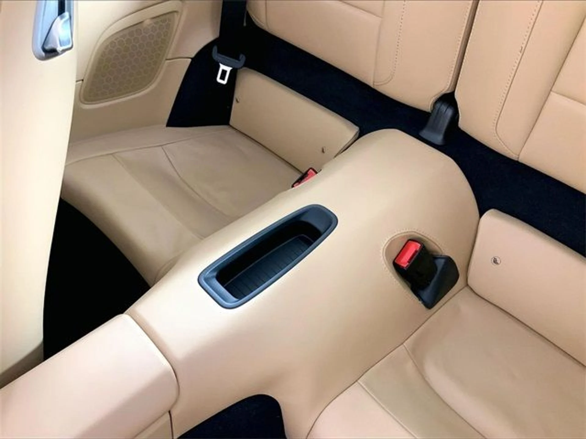 mph020_4010887747_ac4cfbe9a6a04fb4cec550e9c7142305_347c84bc62