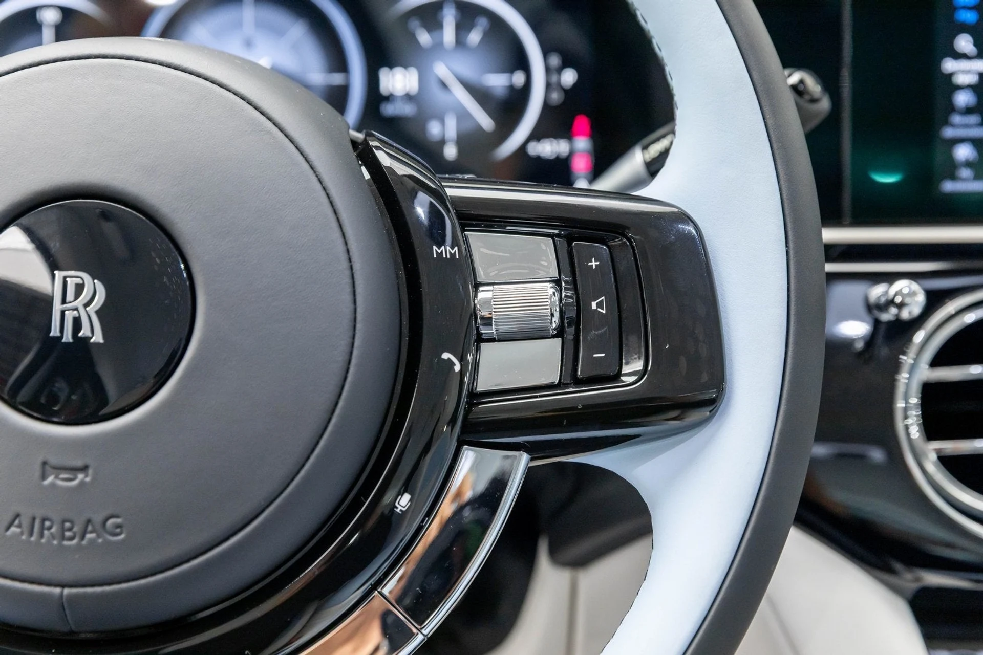 mph020_401129818_21_07f2c51037