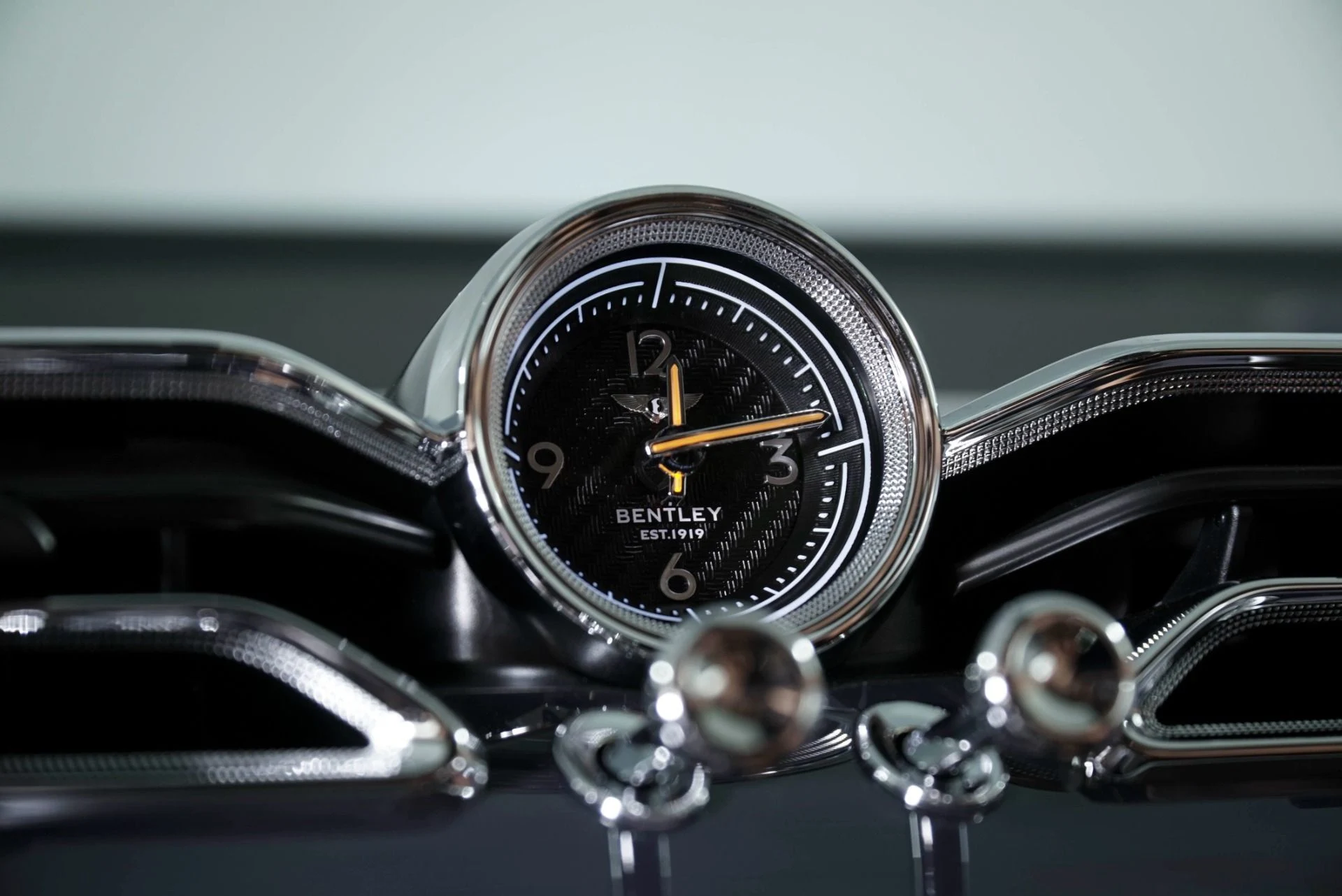 mph020_4014264987_New_2025_Bentley_Bentayga_Azure_1765905550_4064f8e75e