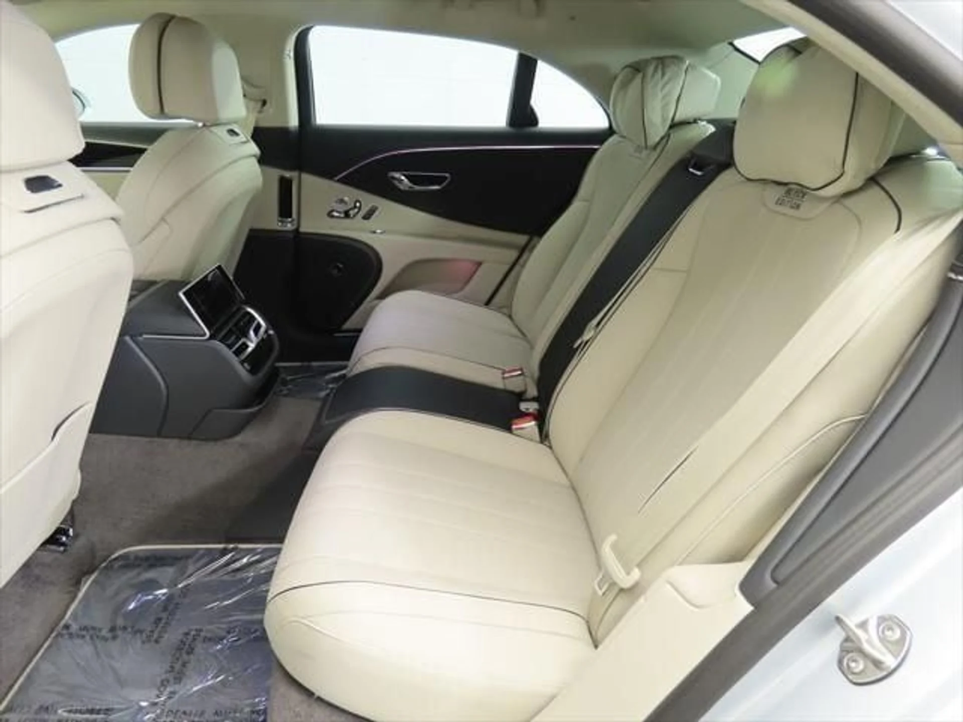 mph020_4015172005_used_2025_bentley_flying_spur_blackeditionsedan_8119_23021249_21_640_a00ce3031d