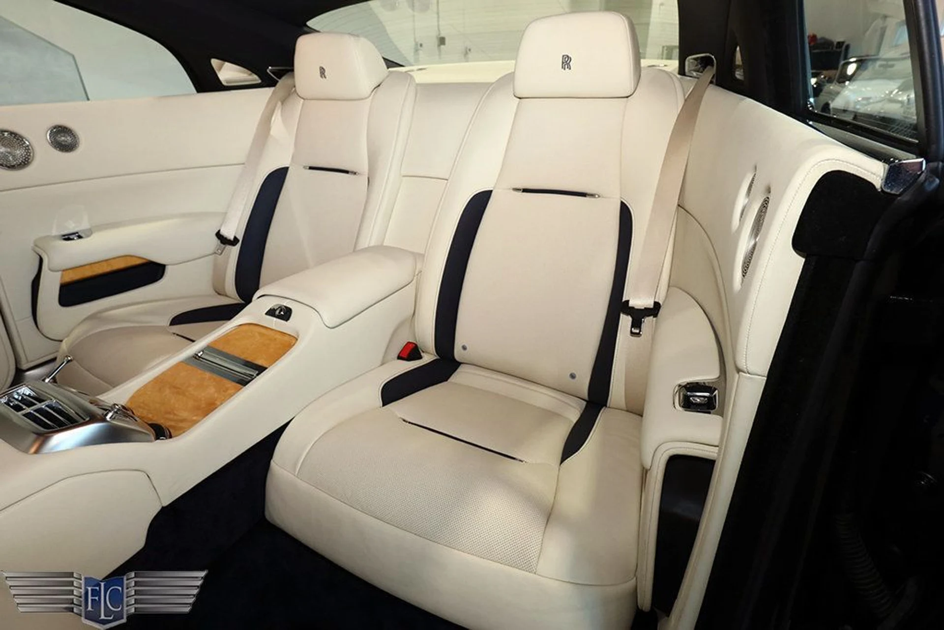 mph020_4031346078_used_2019_rolls_royce_wraith_coupe_9689_22959552_21_1024_dedeb90c71