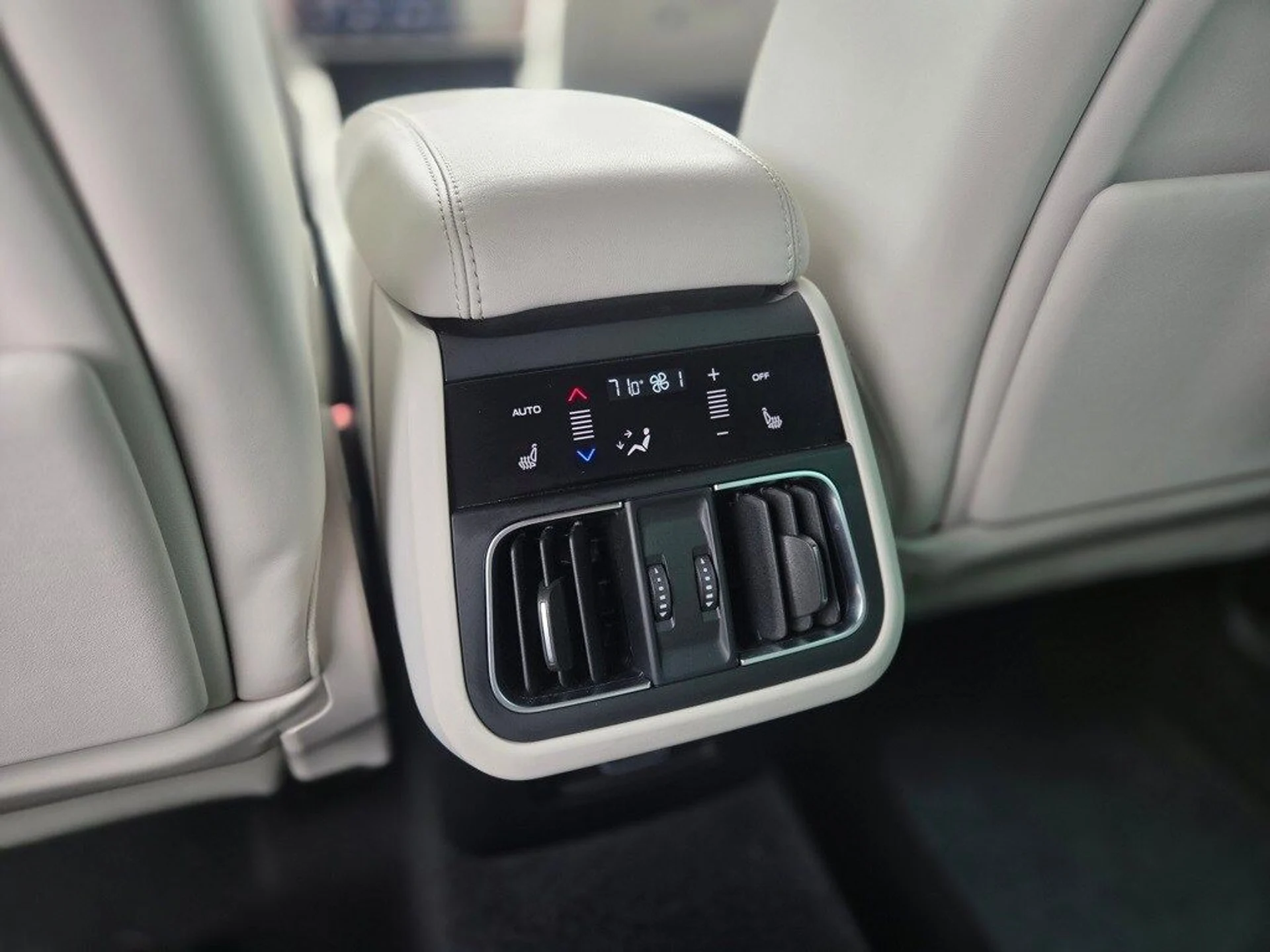 mph020_4046744223_70e375c94d530d21f0503743844a89abx_fb50c0acae