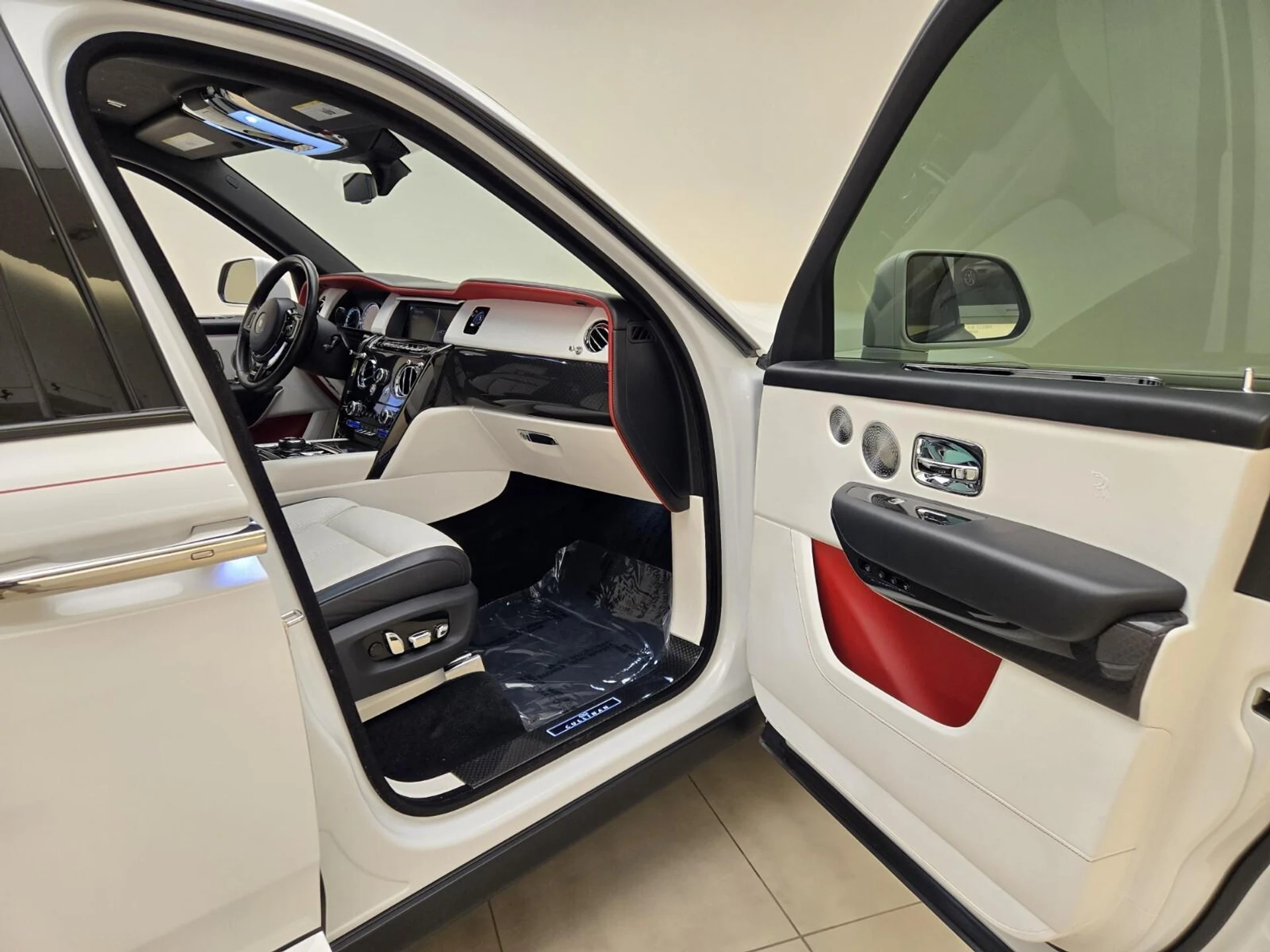 mph020_4046875149_Used_2021_Rolls_Royce_Cullinan_1761977969_45e8bc1580