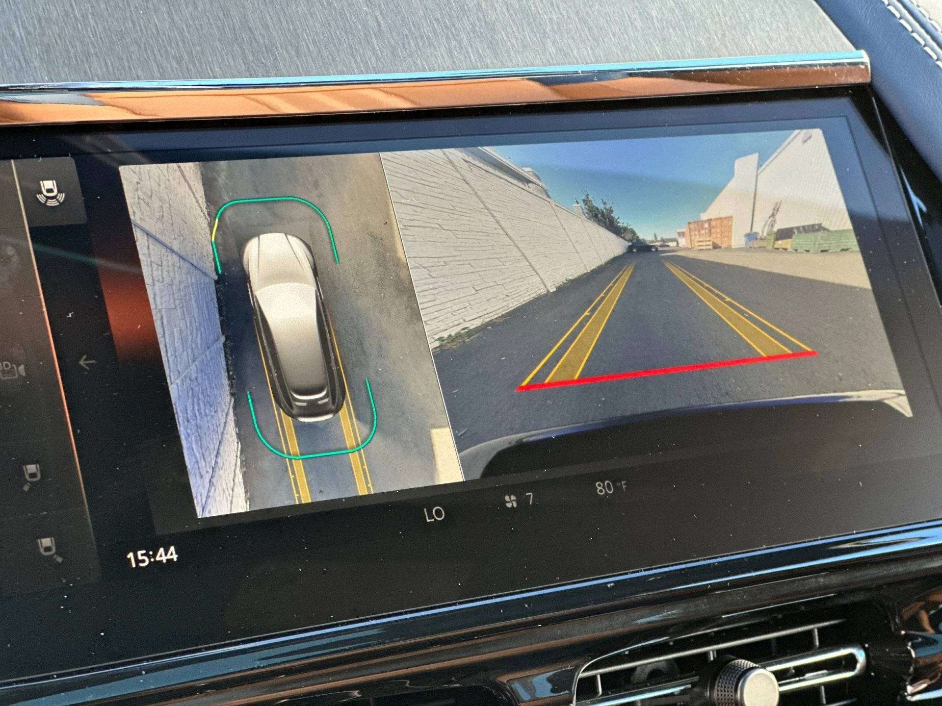 mph020_4054900863_New_2025_Aston_Martin_DBX_707_1761314807_20dcbeda78