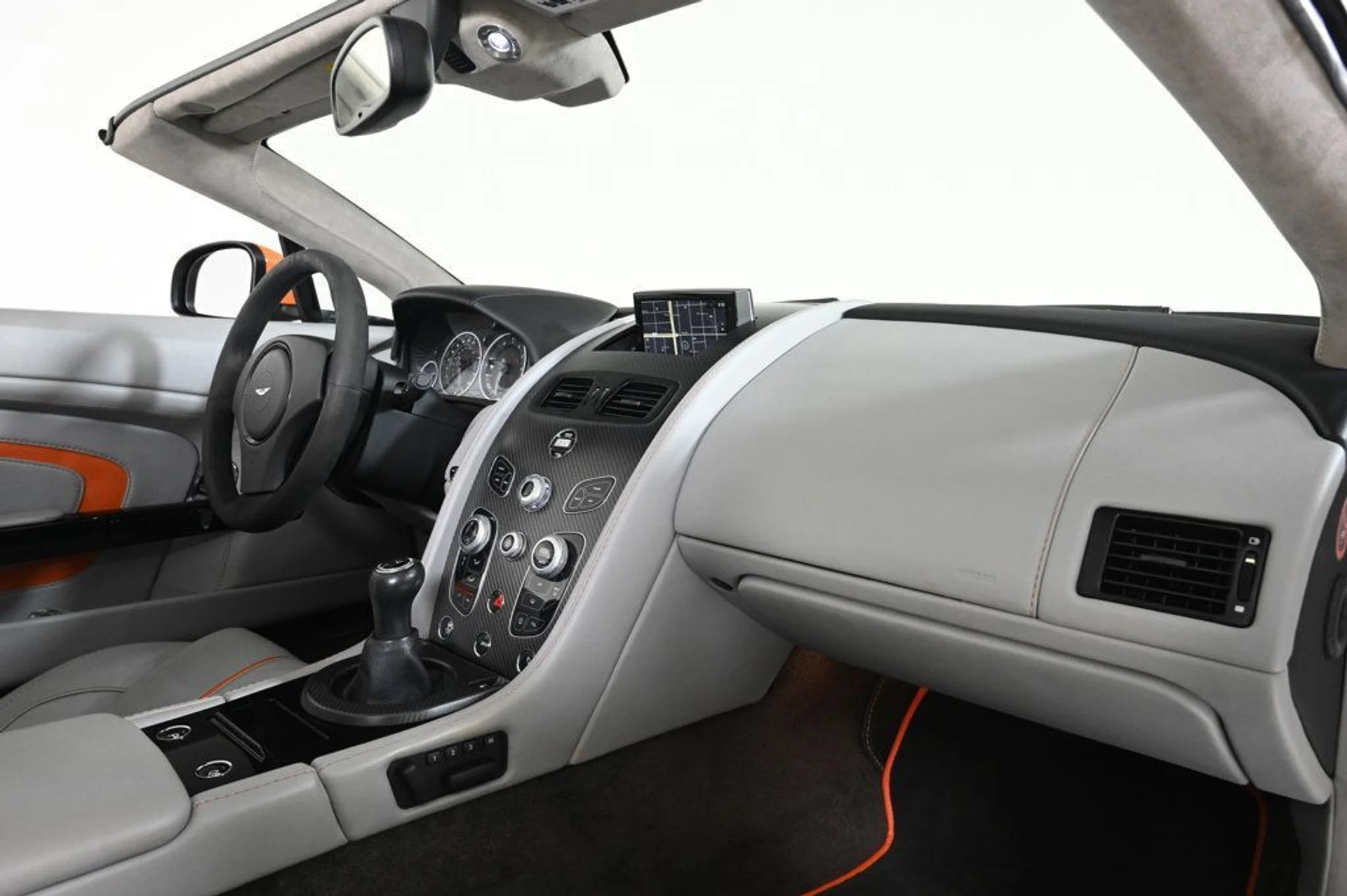 mph020_4074905614_used_2017_aston_martin_v12_vantage_s_11350_22970914_20_1024_c16538be98