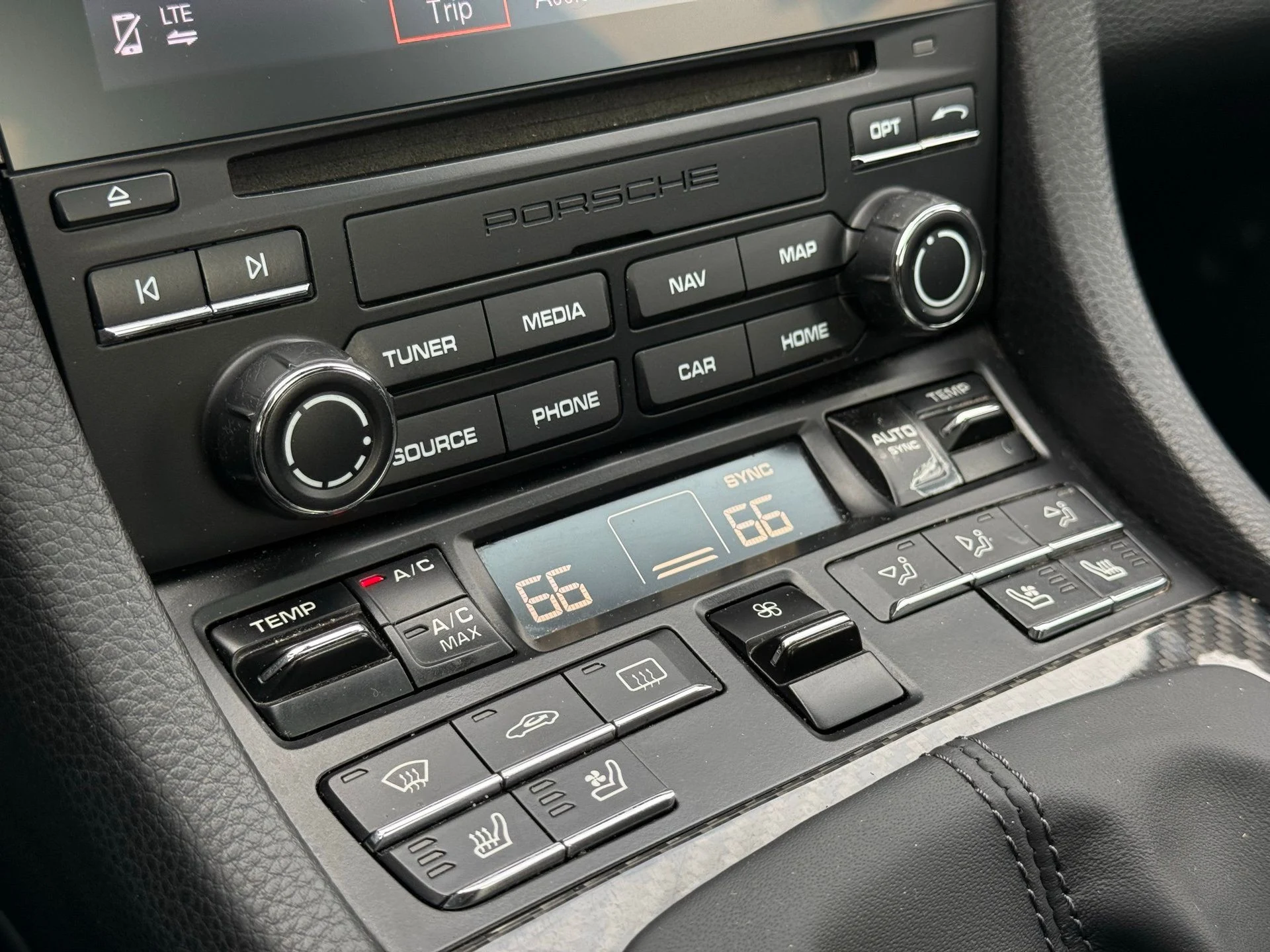 mph020_4076051898_2217894e01420138a105b969cb15a628_b09a41e002