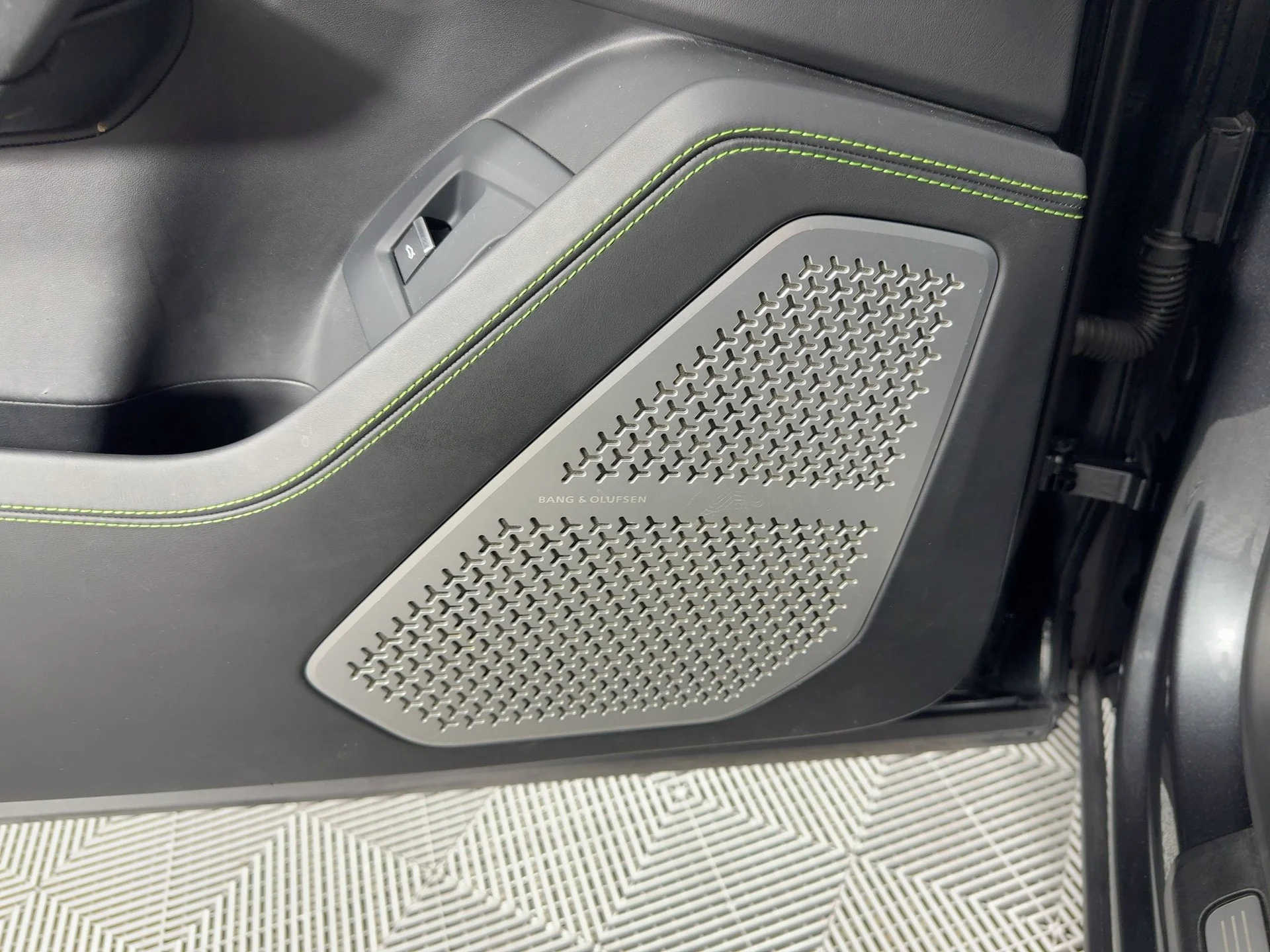 mph020_4086361699_18e68b81d8496f88e6d8be50355f6eb4x_480607b841