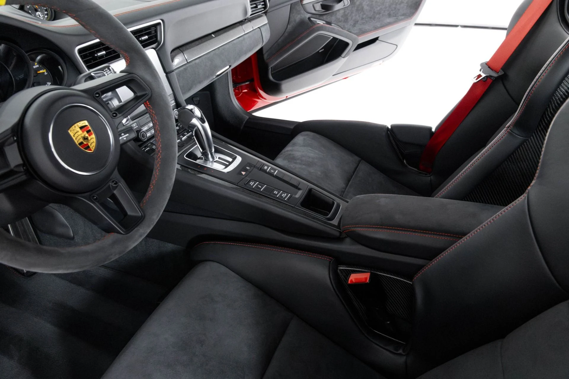 mph020_4089488056_Used_2019_Porsche_911_GT_2_RS_1761868472_3b5a219a3f