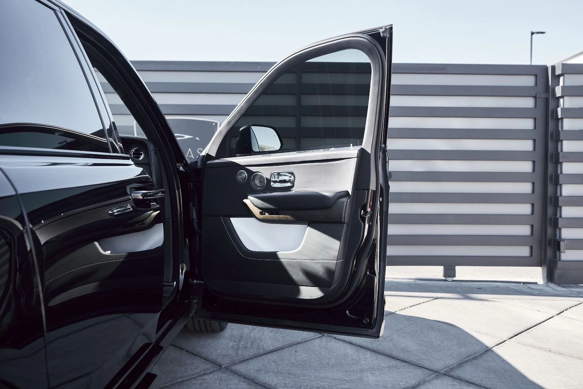 mph020_4091129765_Used_2019_Rolls_Royce_Cullinan_Base_1764382664_d6eb87aefc