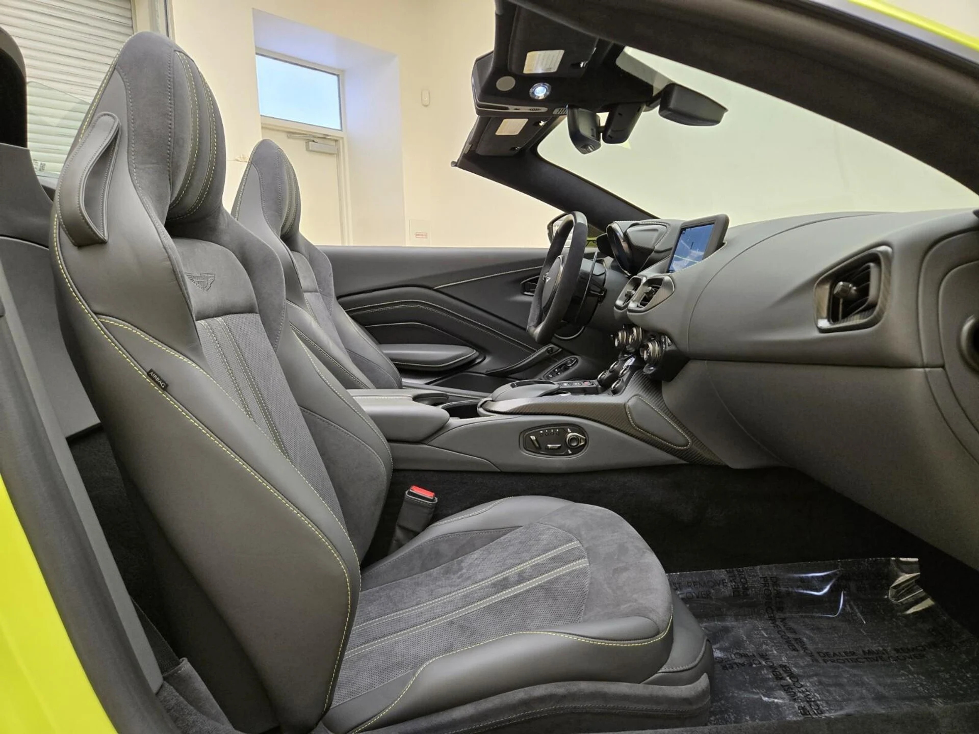 mph020_4101530138_Used_2023_Aston_Martin_Vantage_1762849154_2aa804007d