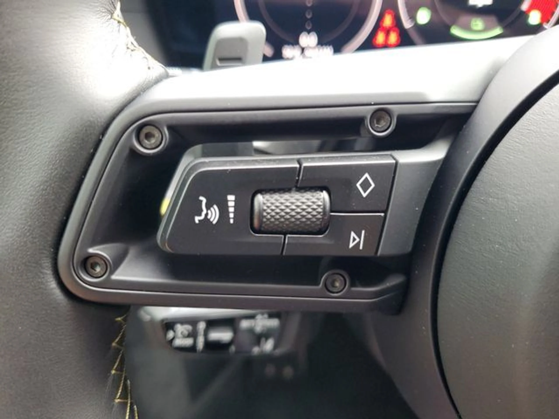 mph020_4103095600_c9fd9415869139f72e0dbad018ed29c1x_13817bf1cb