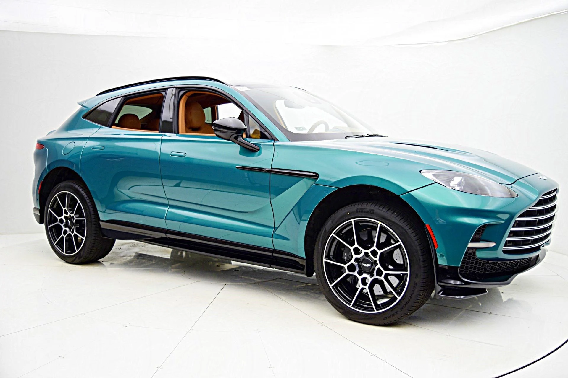 mph020_4104460792_New_2025_Aston_Martin_DBX_707_e267af2057