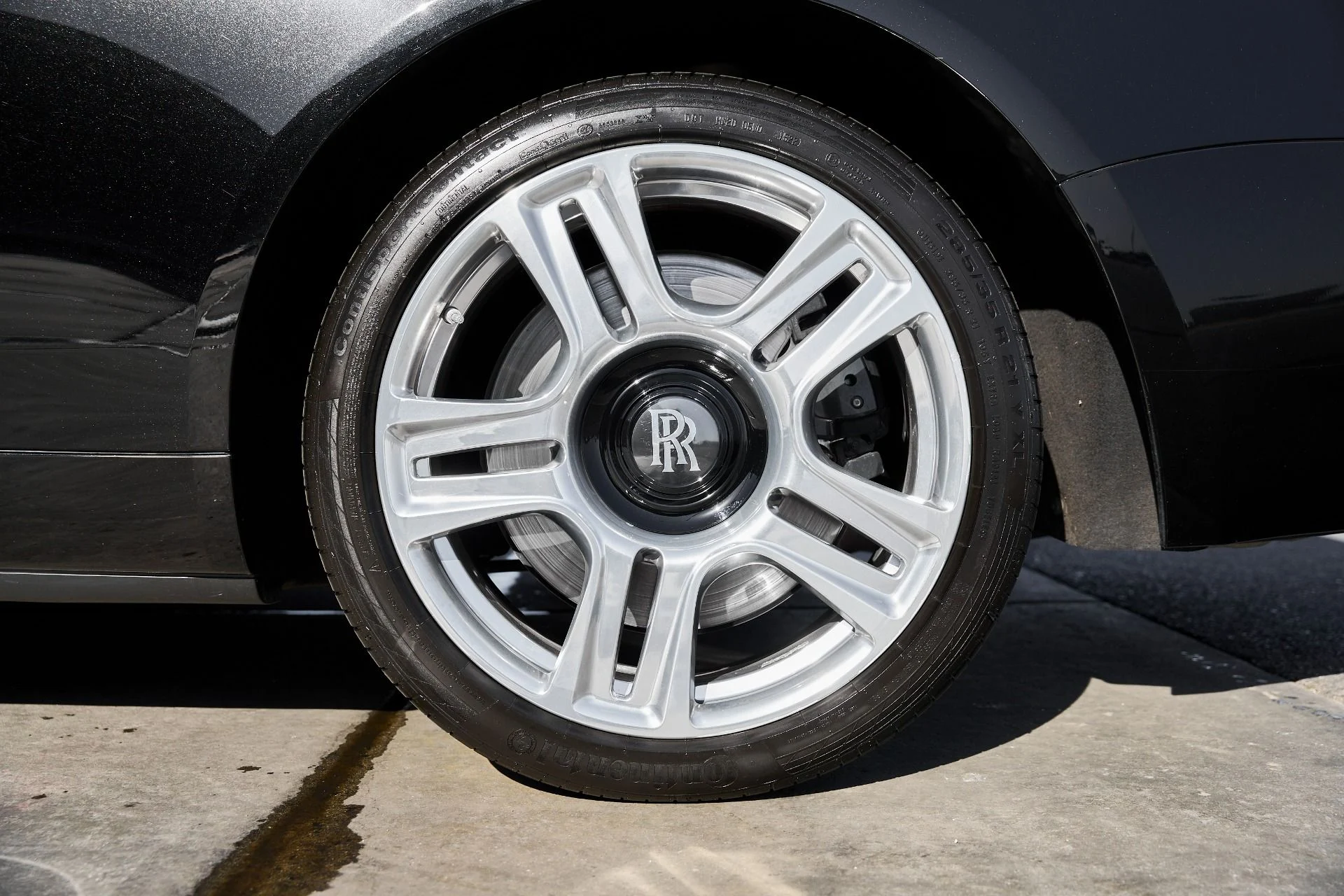 mph020_4107136805_Used_2016_Rolls_Royce_Dawn_Base_1770086697_e1a9269482