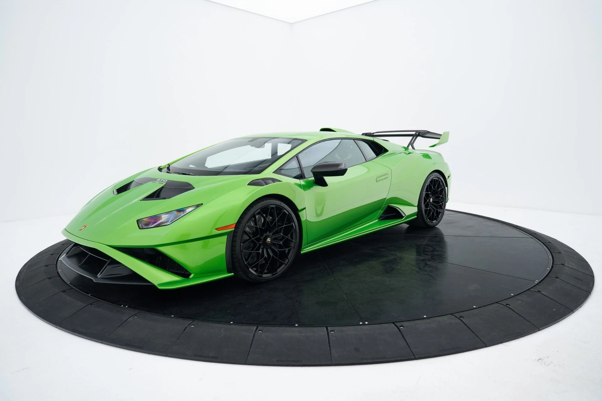 mph020_410897866_Used_2024_Lamborghini_Huracan_STO_Base_1793231407_50e2c18af7