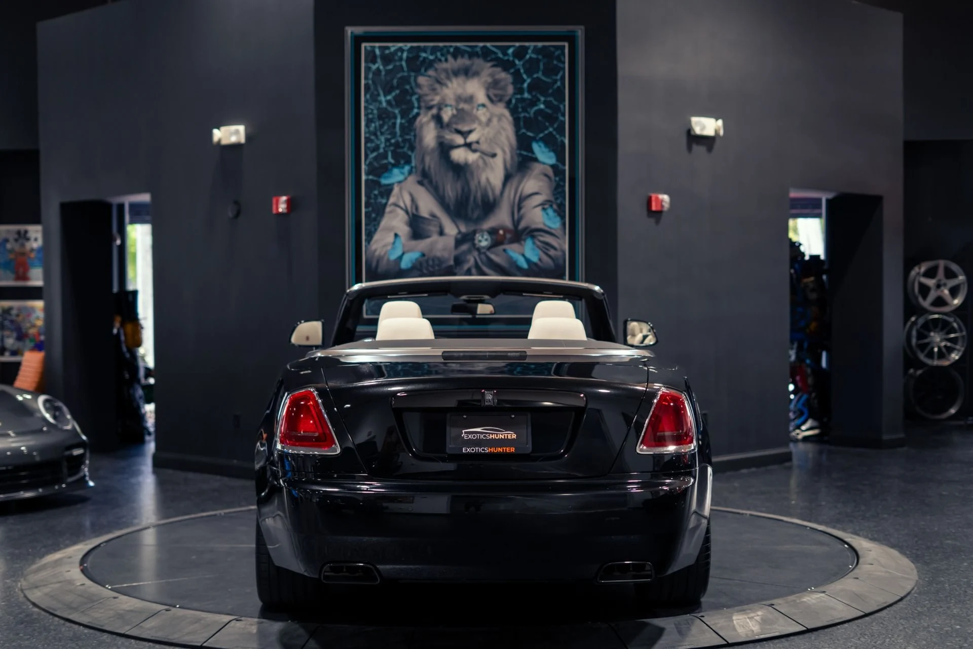 mph020_4110509879_Used_2018_Rolls_Royce_Dawn_Black_Badge_1780761386_976dadb3d2