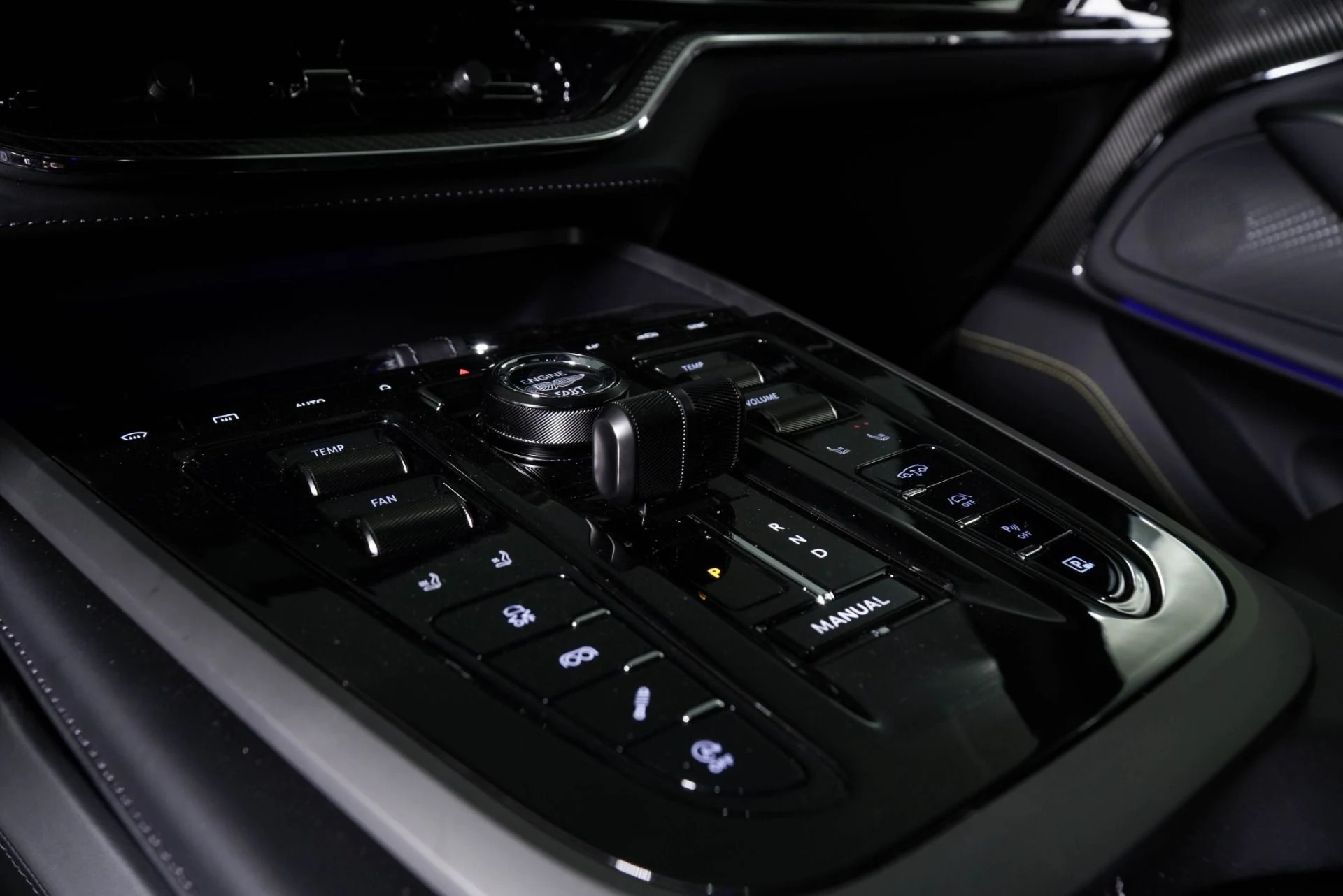 mph020_4110695055_New_2026_Aston_Martin_DBX_707_1765560873_94f083608a