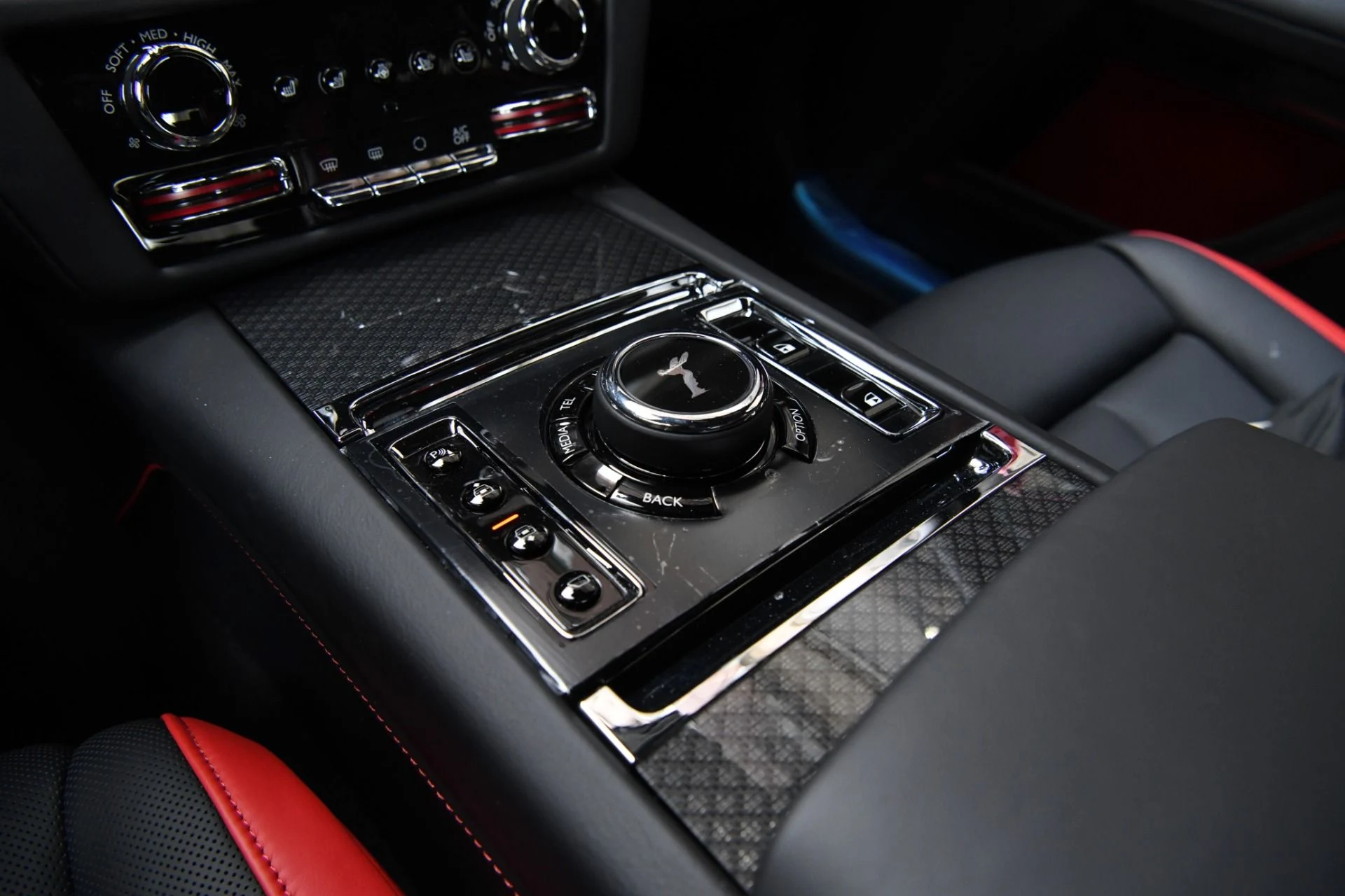 mph020_4115631301_11685_p22_l_3e13417347