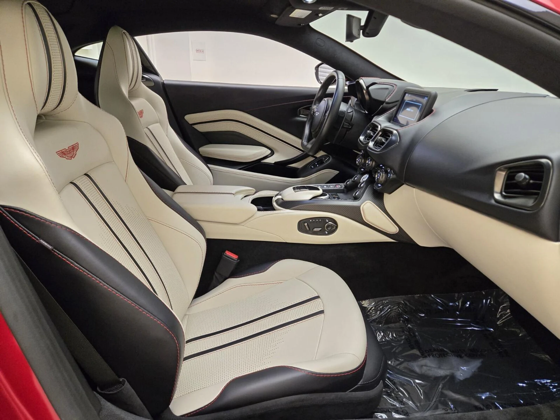 mph020_4118343807_Used_2023_Aston_Martin_Vantage_1784266993_b073aff8c0