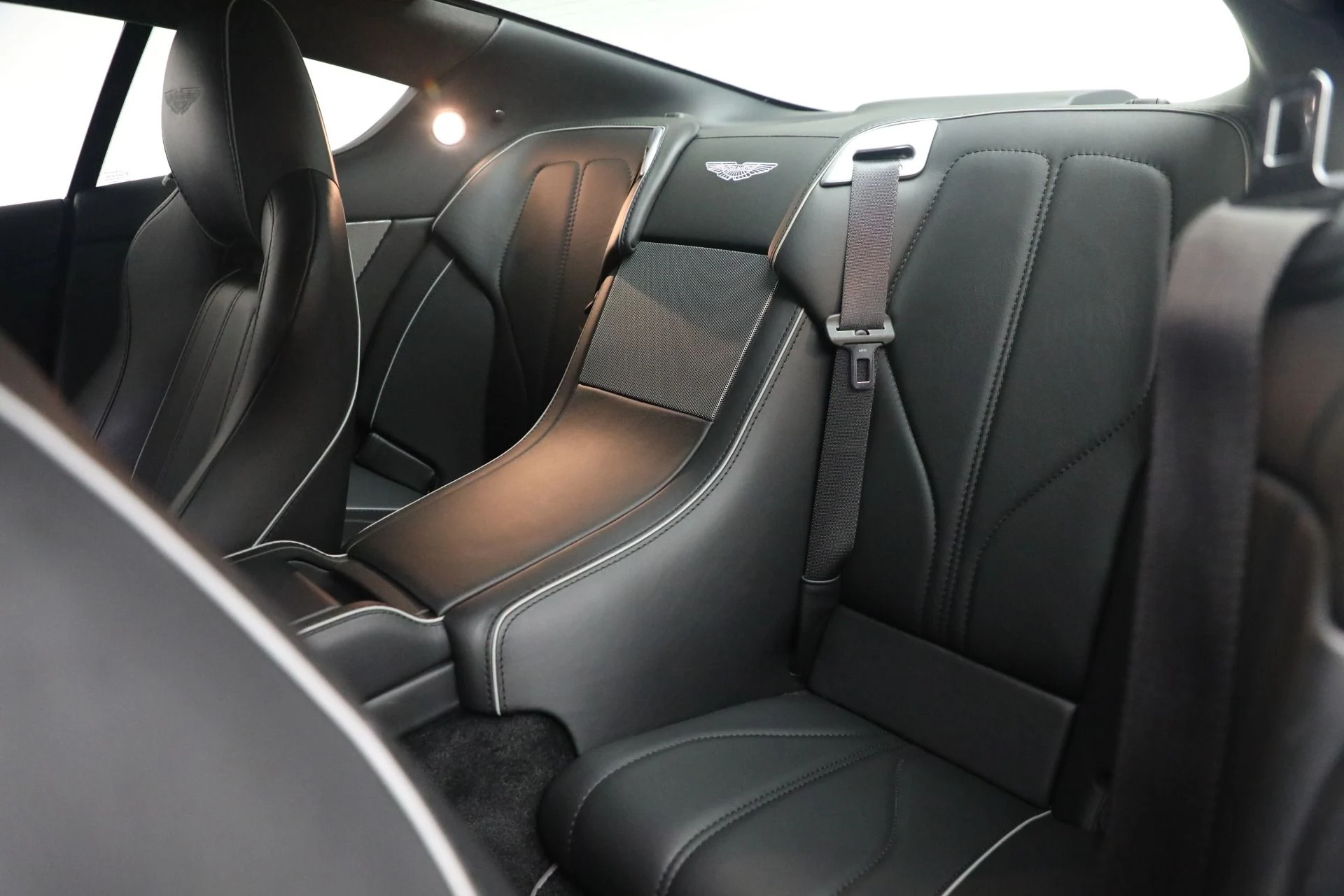 mph020_4119707576_Used_2015_Aston_Martin_DB_9_Carbon_Edition_7dffa39c7d