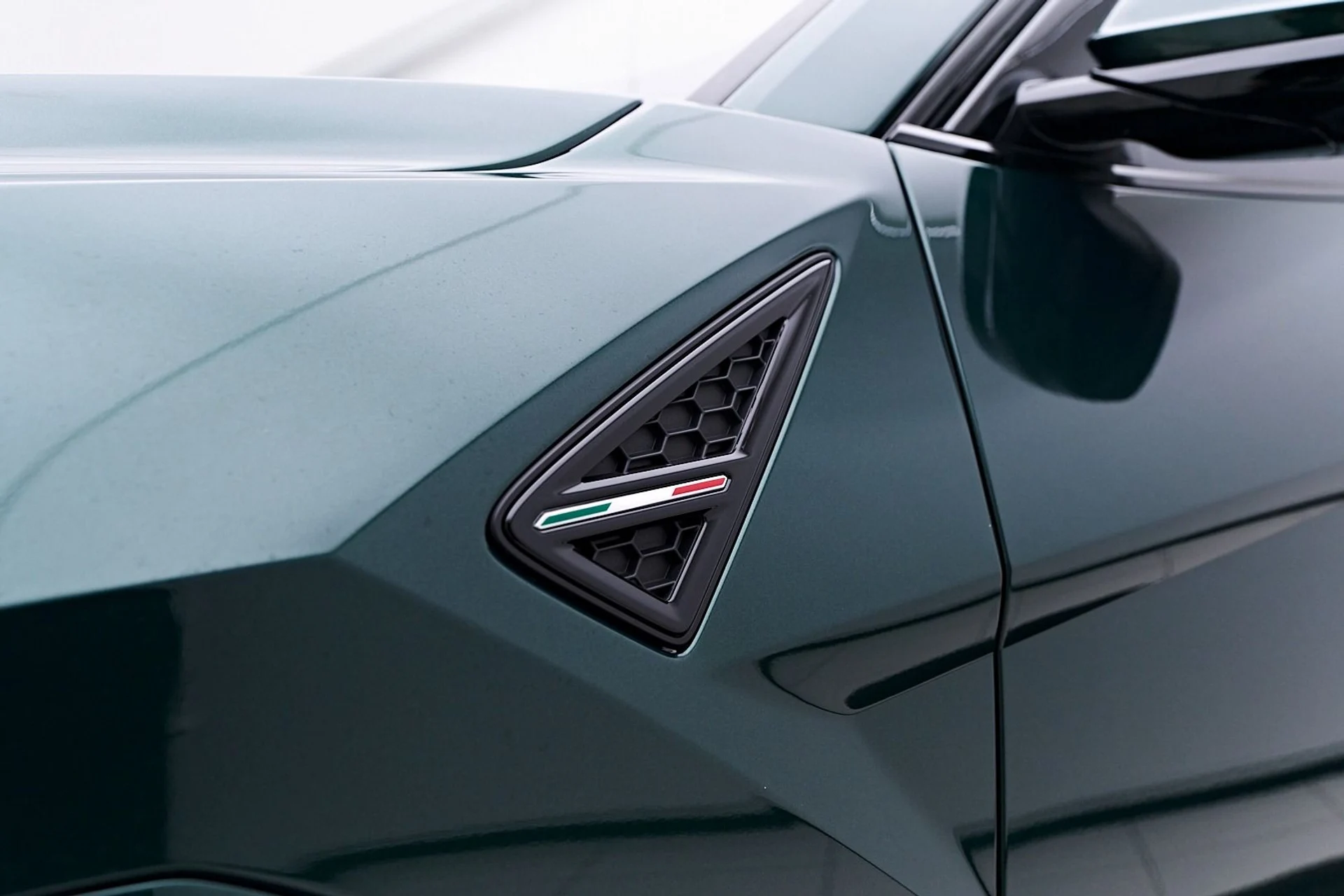 mph020_4128188050_Used_2024_Lamborghini_Urus_S_1745956869_473bddea73