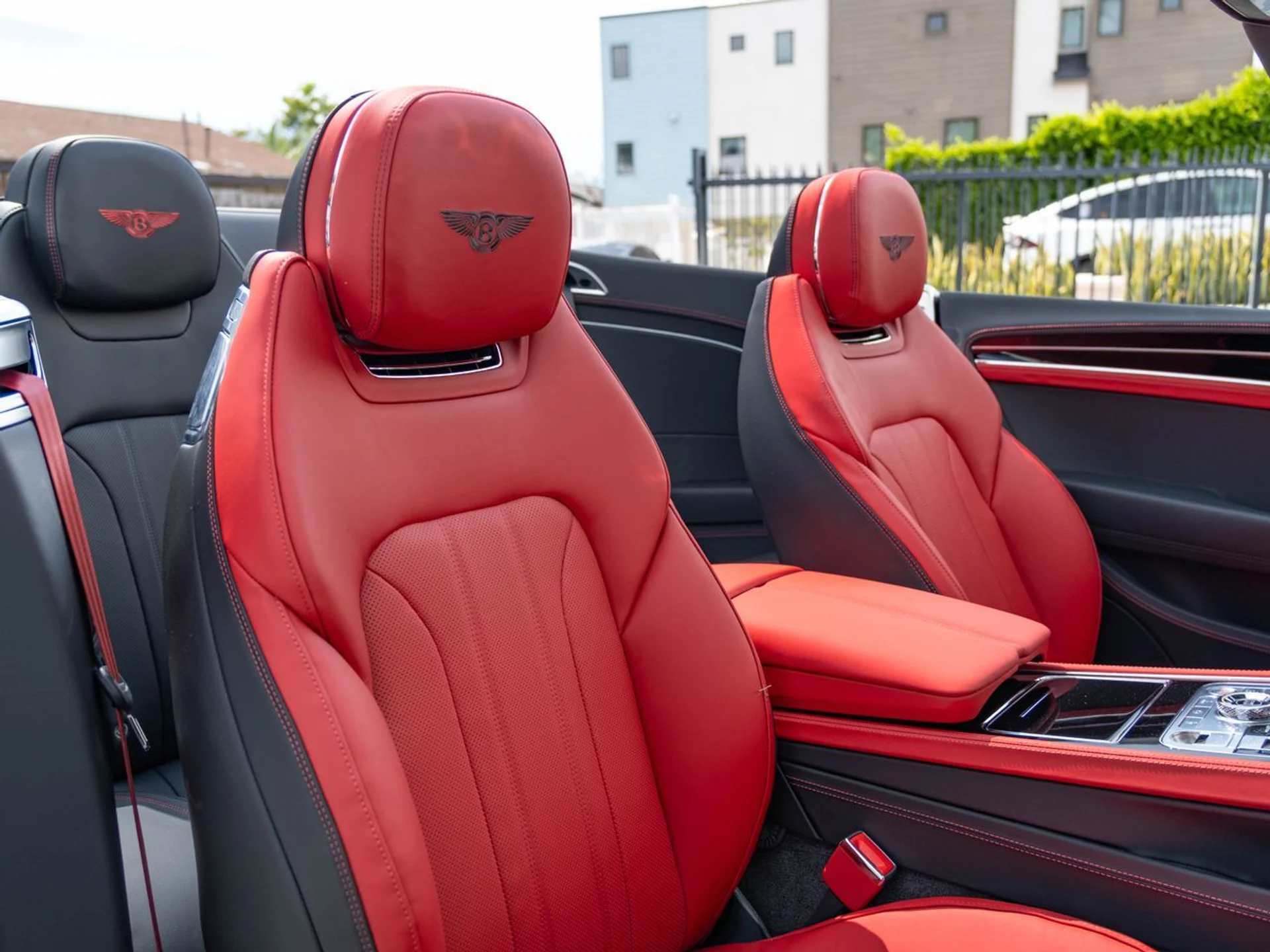 mph020_41324212_c6ccb89f3166db0a97d6a63029221684x_d090308518