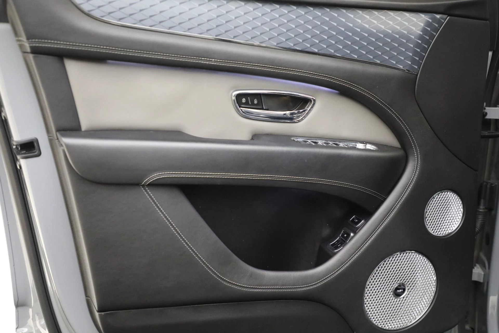 mph020_4137612977_Used_2022_Bentley_Bentayga_S_V8_43fdabd363