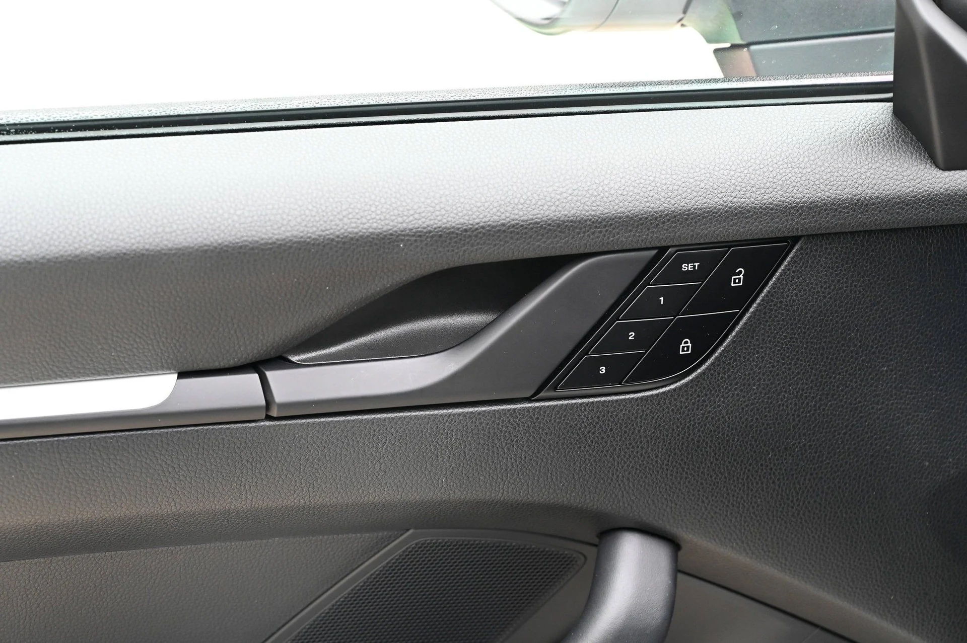 mph020_4142509004_dc7c2e00647a4110bddfcceb3f2b1d79_945b301109