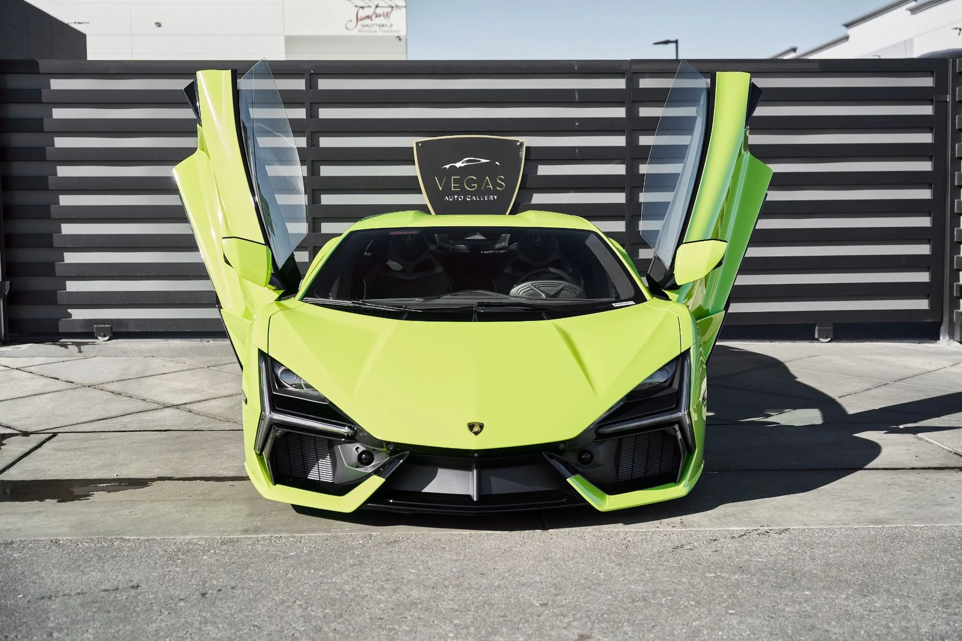 mph020_4148081766_Used_2025_Lamborghini_Revuelto_1769824562_3c537c45a5