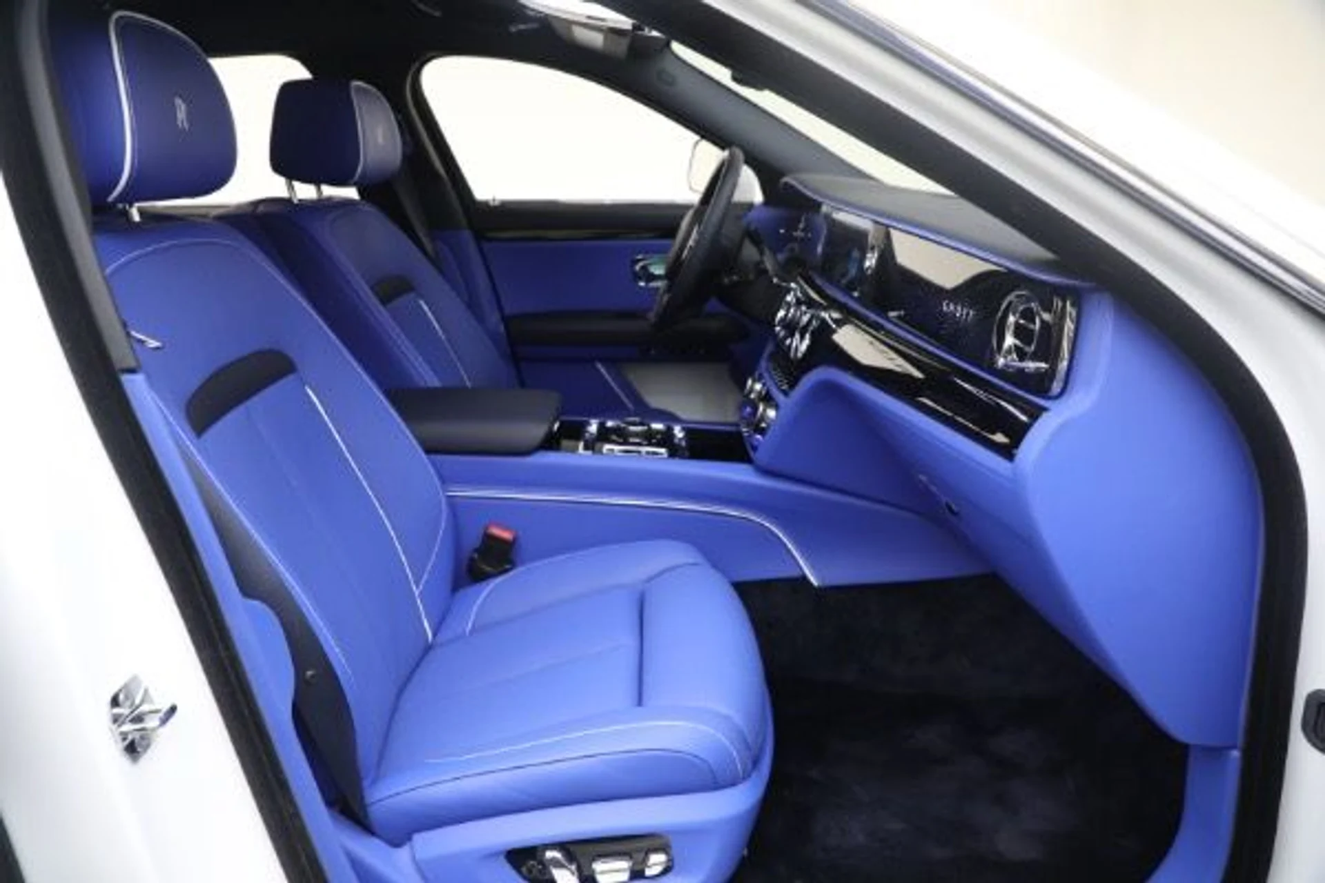 mph020_4149996617_Used_2022_Rolls_Royce_Ghost_2de225d22a