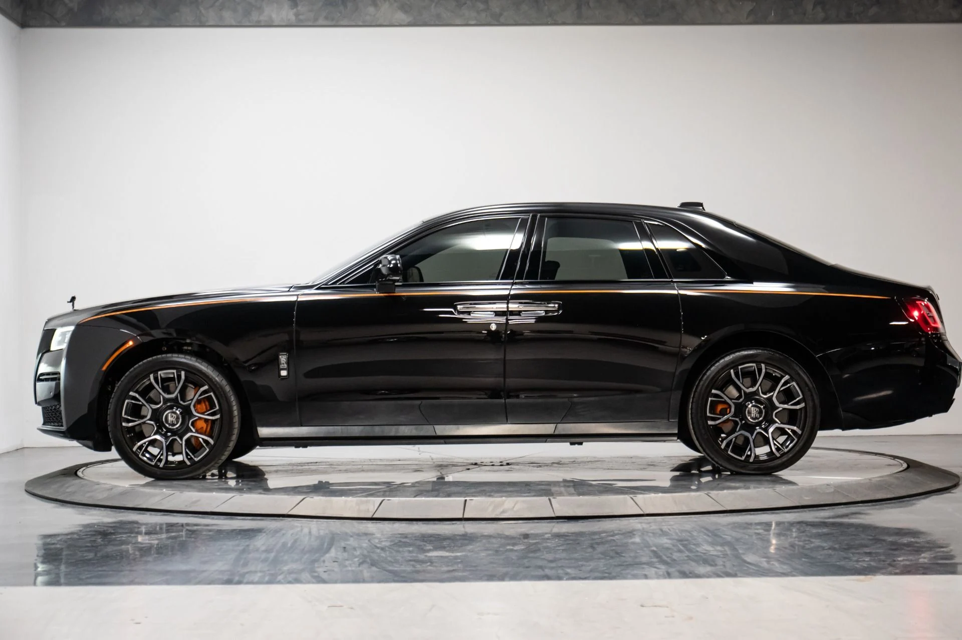 mph020_4155336659_Used_2022_Rolls_Royce_Ghost_Black_Badge_1743548096_7060aaab3e