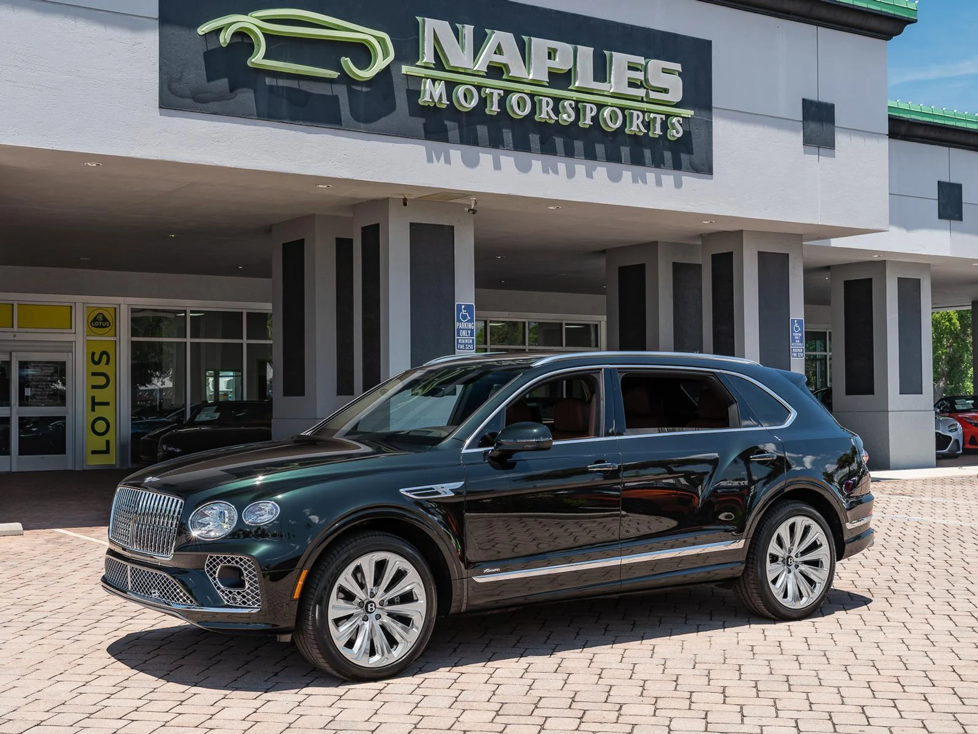 mph020_4159932529_Used_2023_Bentley_Bentayga_EWB_V8_1778364306_b800db3498