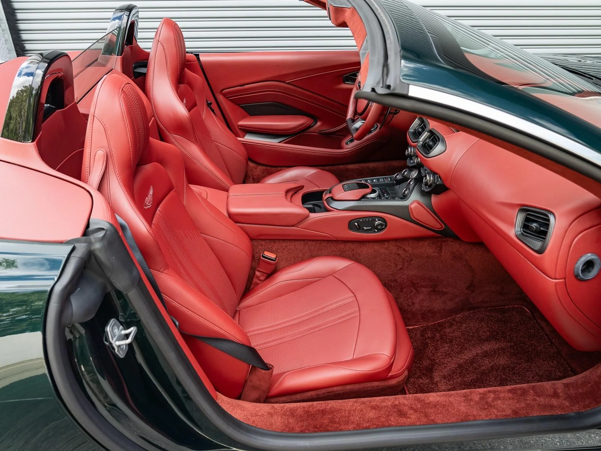 mph020_4162614183_Used_2021_Aston_Martin_Vantage_1753207578_d1825ac2e3