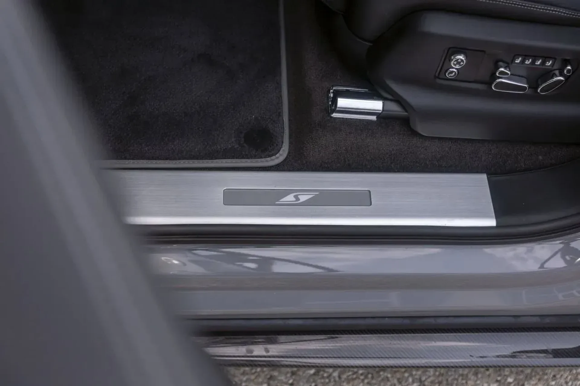 mph020_4168116846_4e3e40e60b4e495fbeaf243b3e253868_5c26bda402