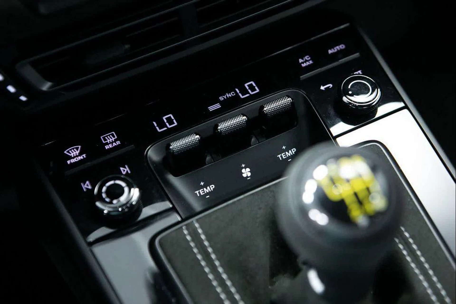 mph020_417021206_1ok_A_Ox_Fgp_L_Rb_Wh_HPNNXHF_j6mug_25cd902c44