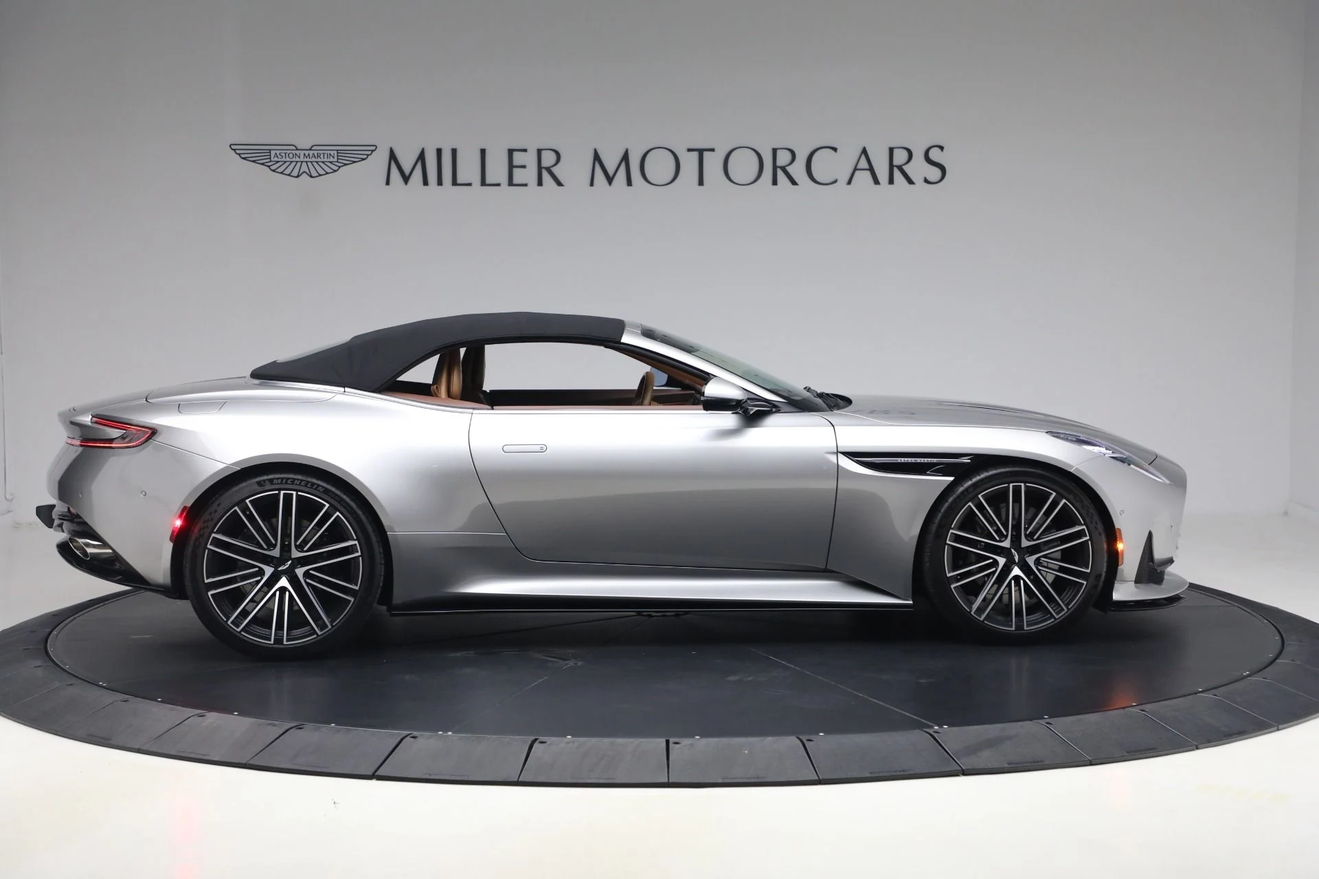 mph020_4177405288_Used_2024_Aston_Martin_DB_12_Volante_1792860584_6c82da83f1