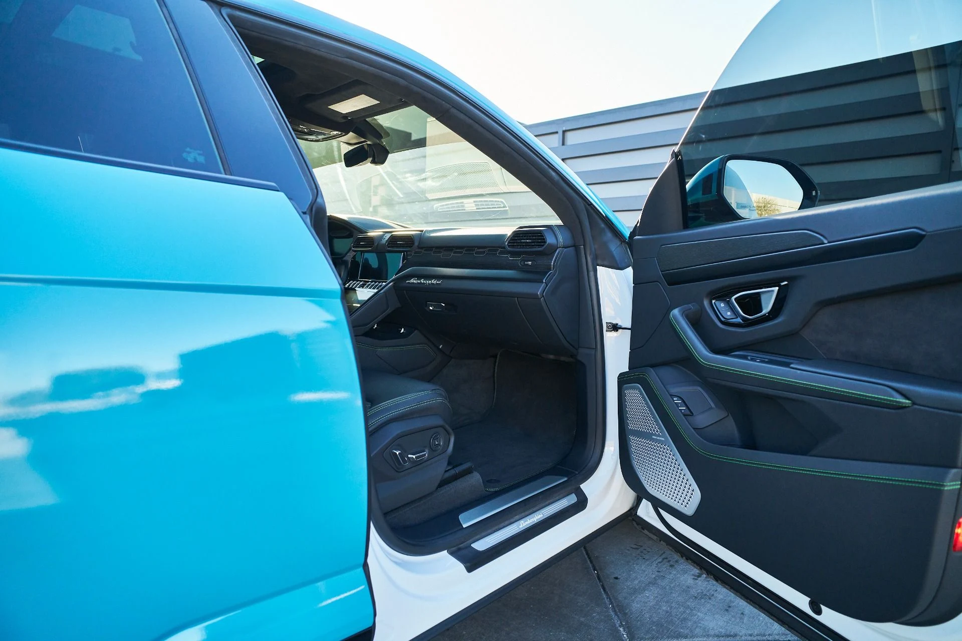 mph020_4188287159_Used_2021_Lamborghini_Urus_1765854459_9782c6c1b2