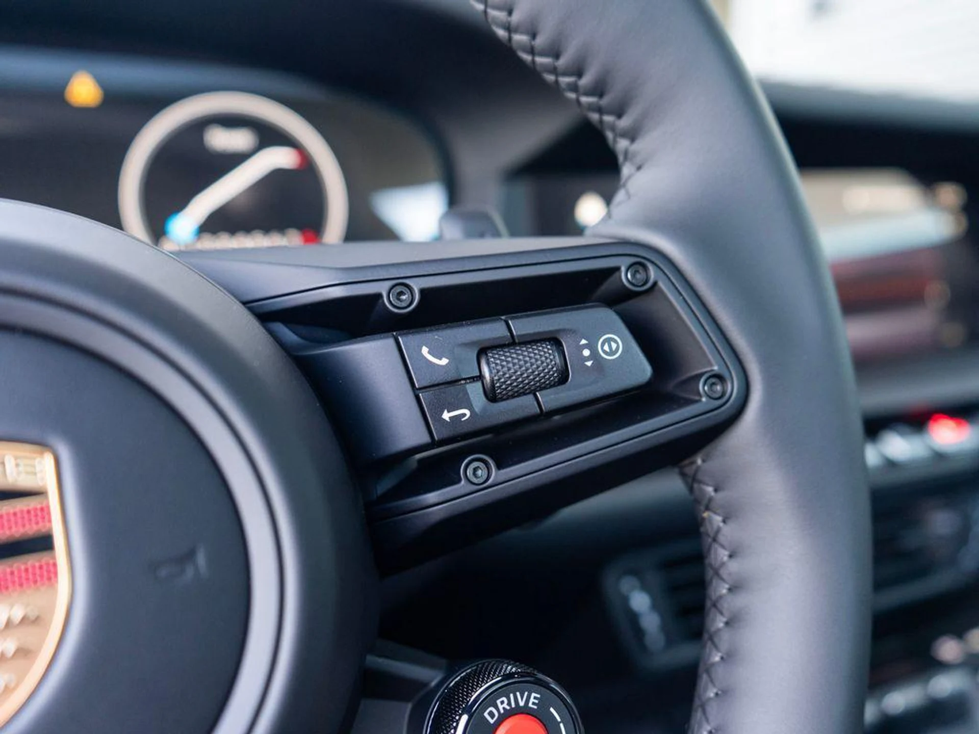 mph020_4195692604_sccx_QE_Dfa_Dh_A6rf73uo_DEW_Nv_FQ_0b8f2f9846