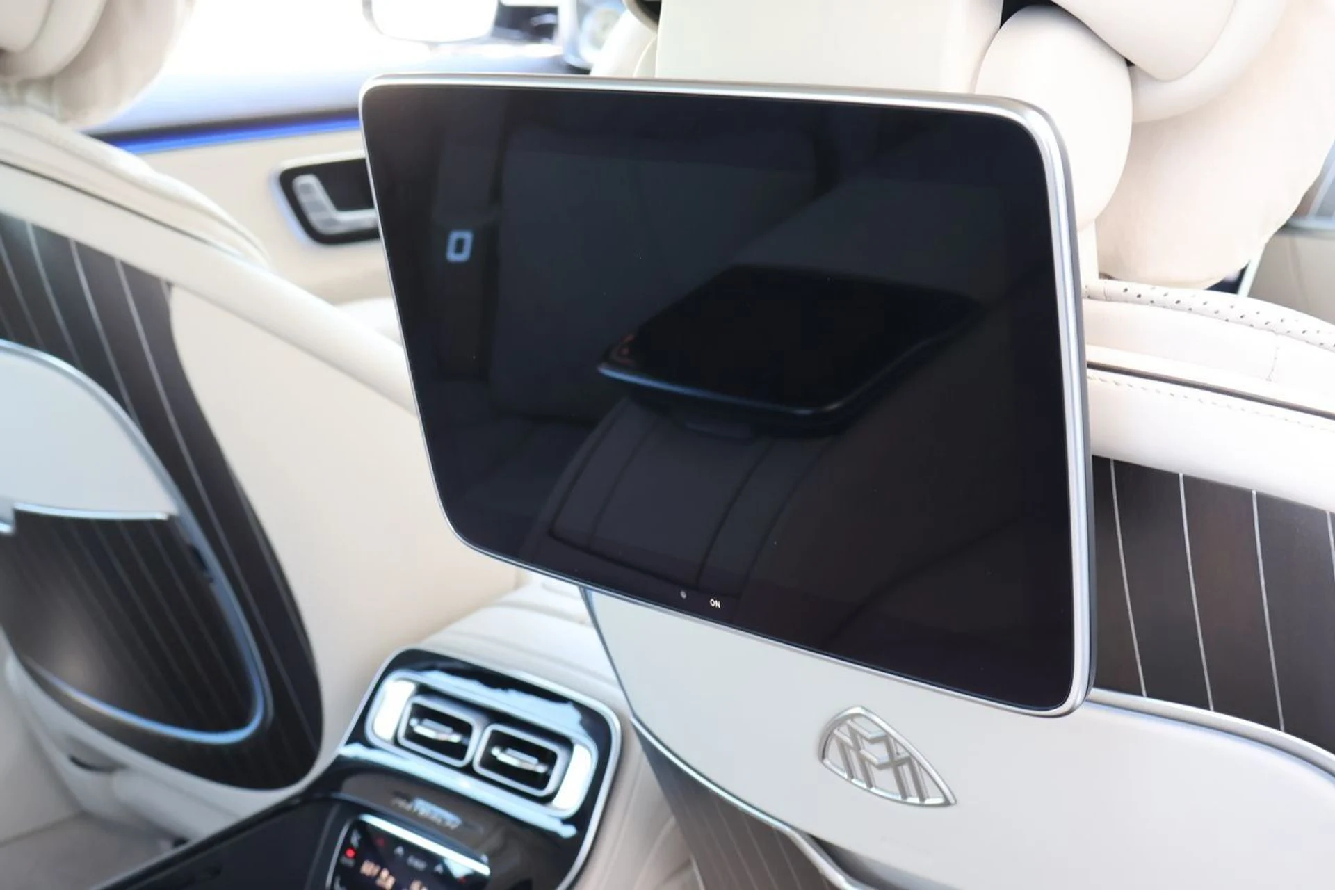 mph020_420653912_21_2832c4b340