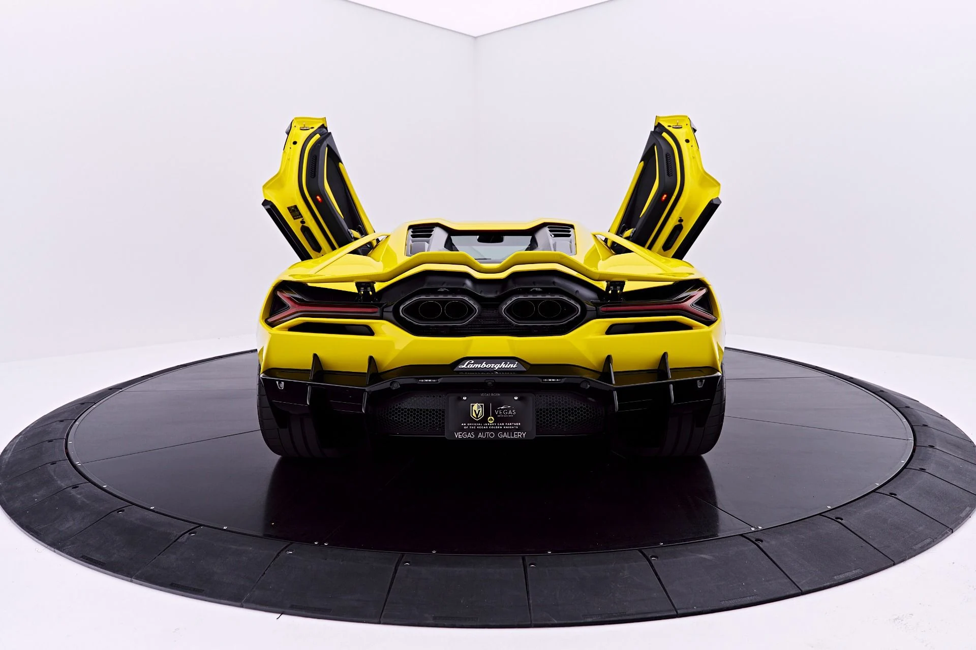 mph020_4207558979_Used_2026_Lamborghini_Revuelto_Base_1782198245_34bd511fa4