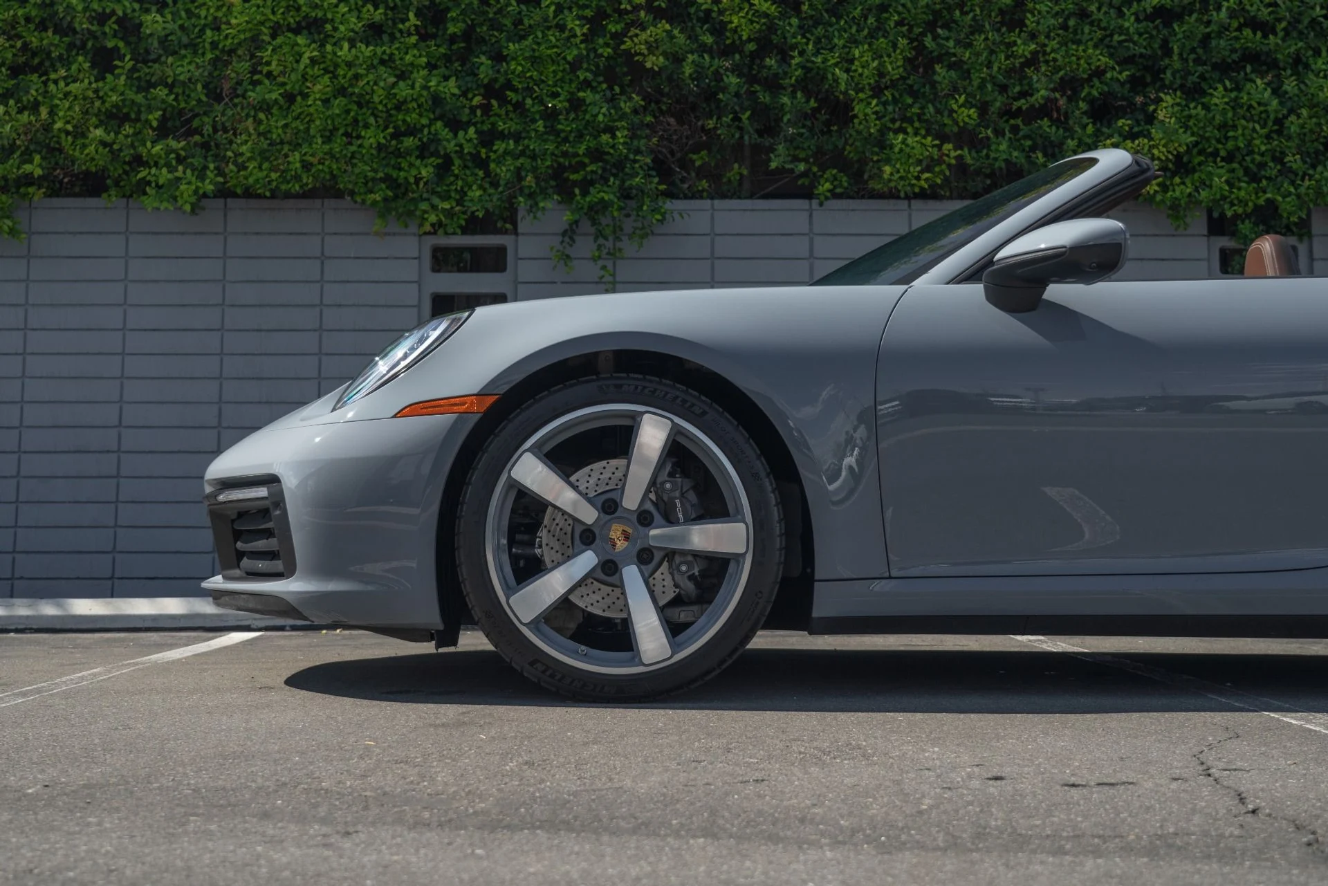 mph020_4211815829_Used_2024_Porsche_911_Carrera_1761087383_fde6fe103a
