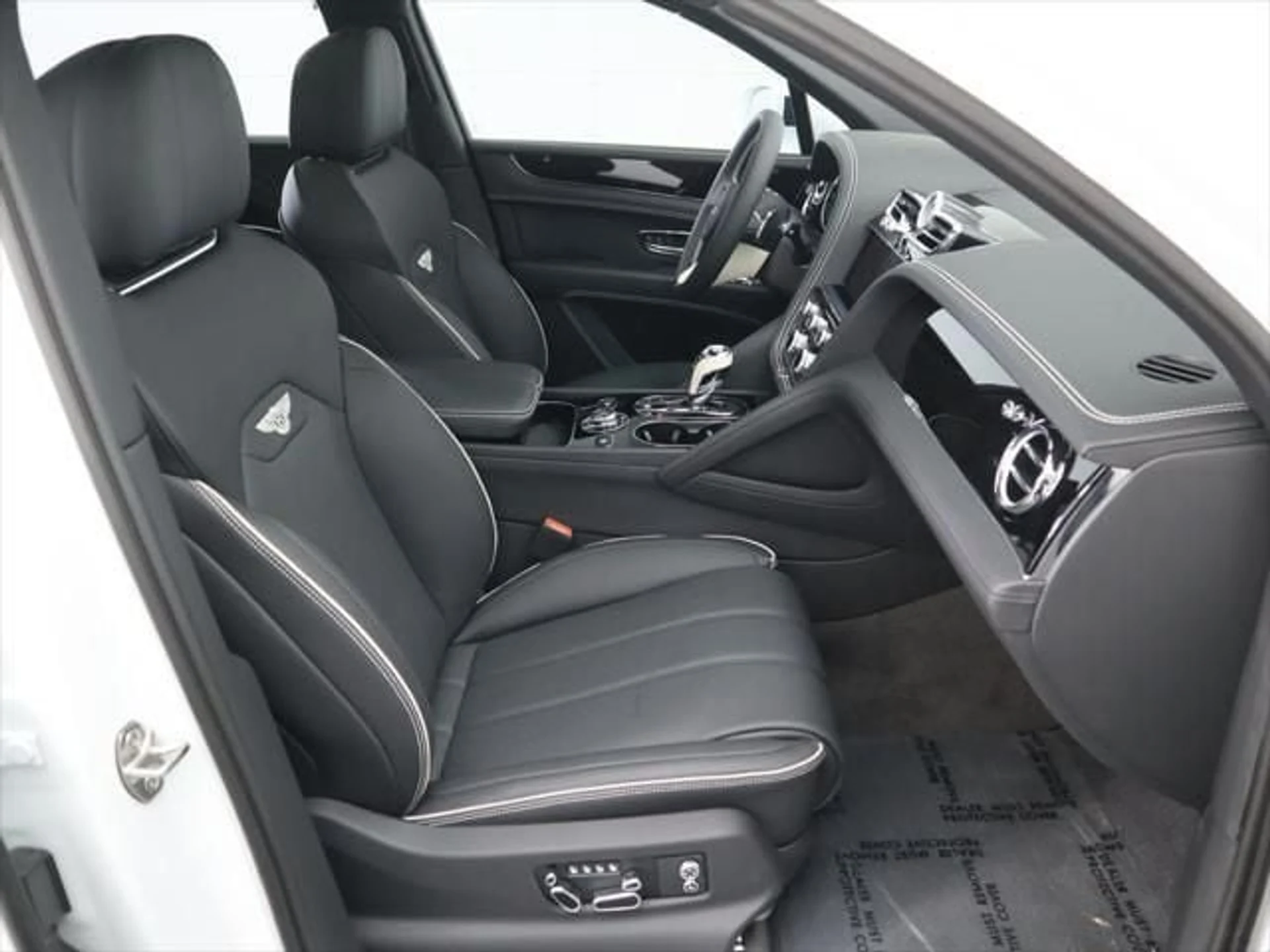 mph020_4221322523_new_2025_bentley_bentayga_ewb_v8awd_8119_22910191_21_640_a29f5ed9e4