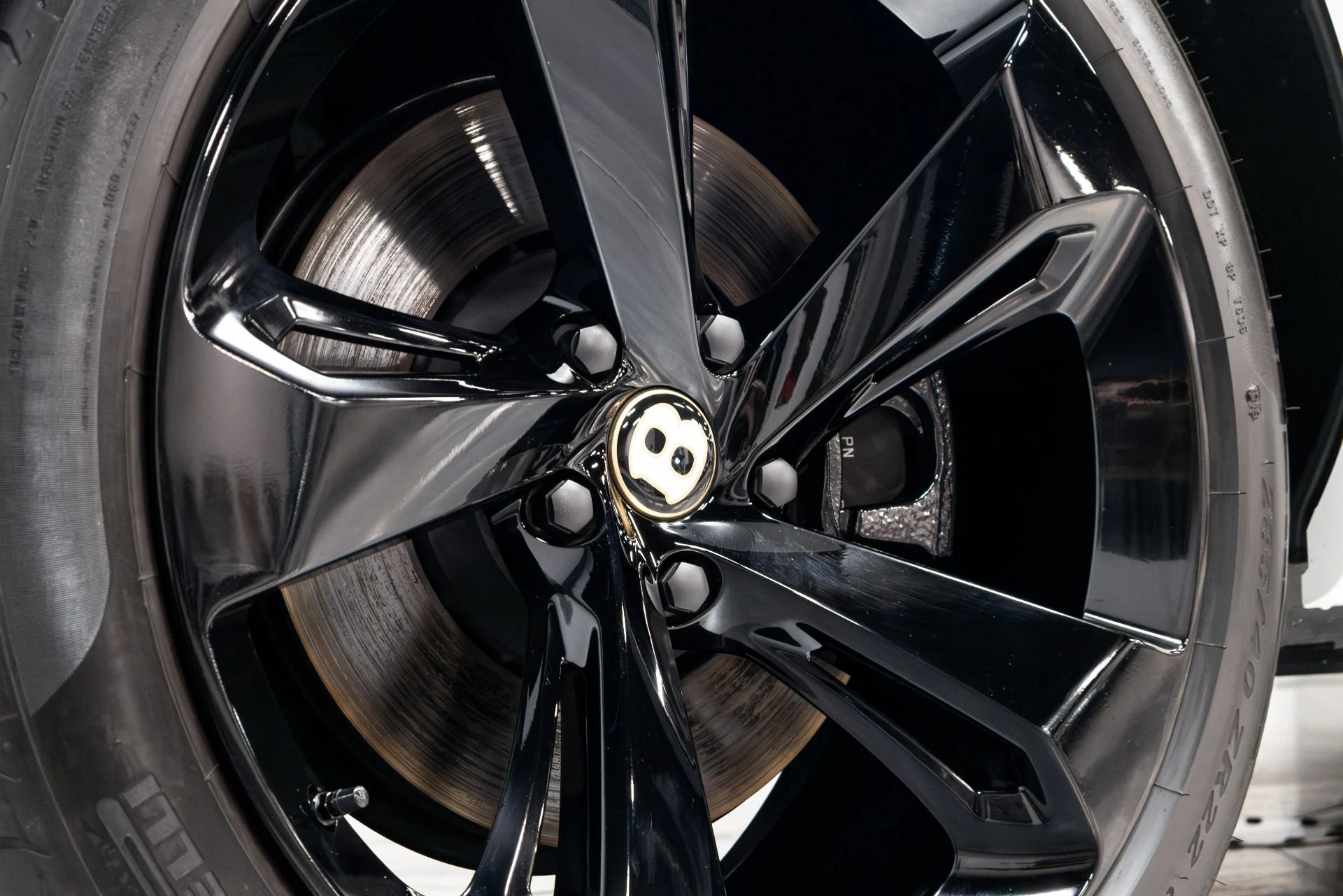 mph020_4224714188_Used_2020_Bentley_Bentayga_V8_1774292202_fad1ef5edf