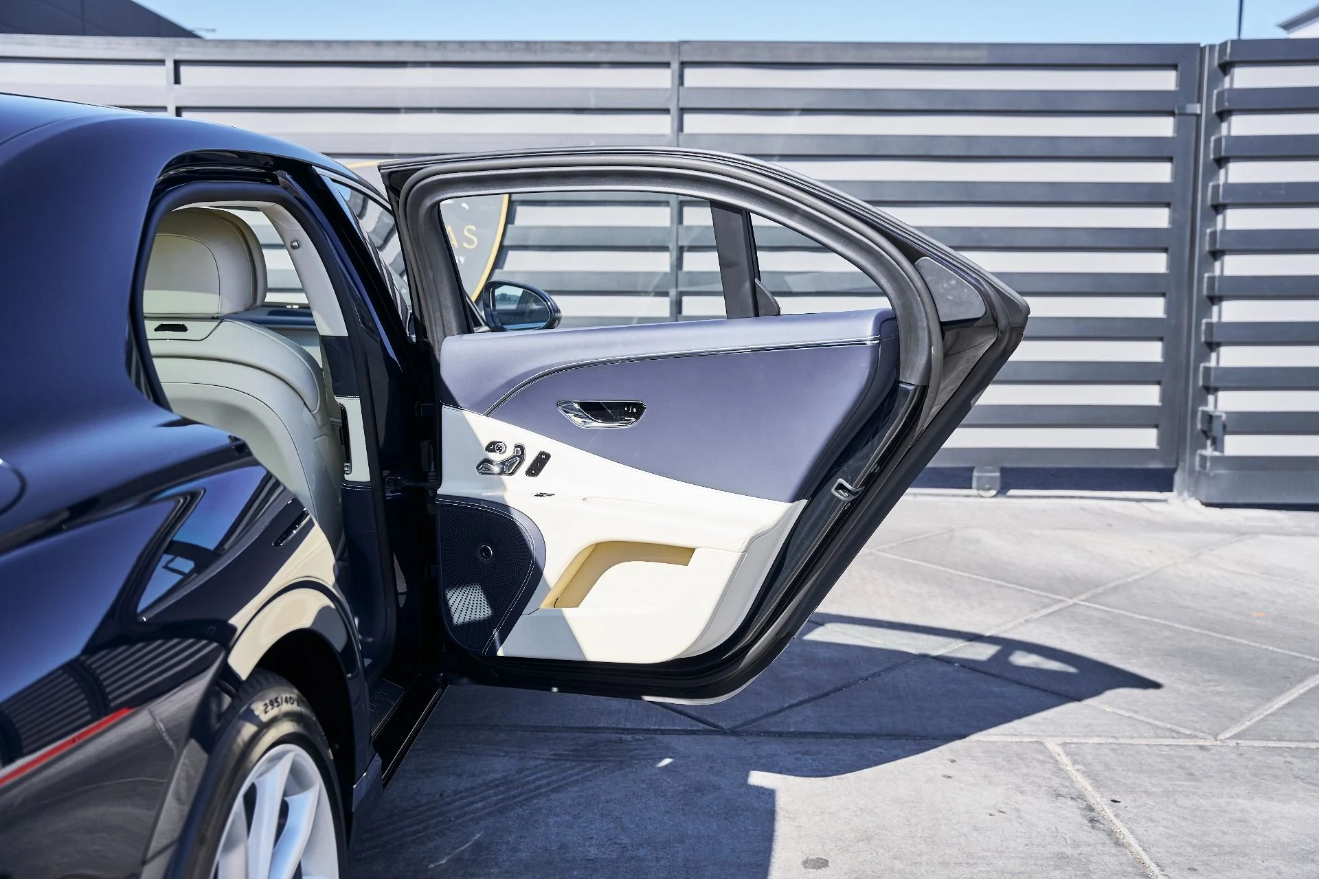 mph020_4237417201_Used_2024_Bentley_Flying_Spur_Mulliner_V8_1773796197_0fcb1fe155